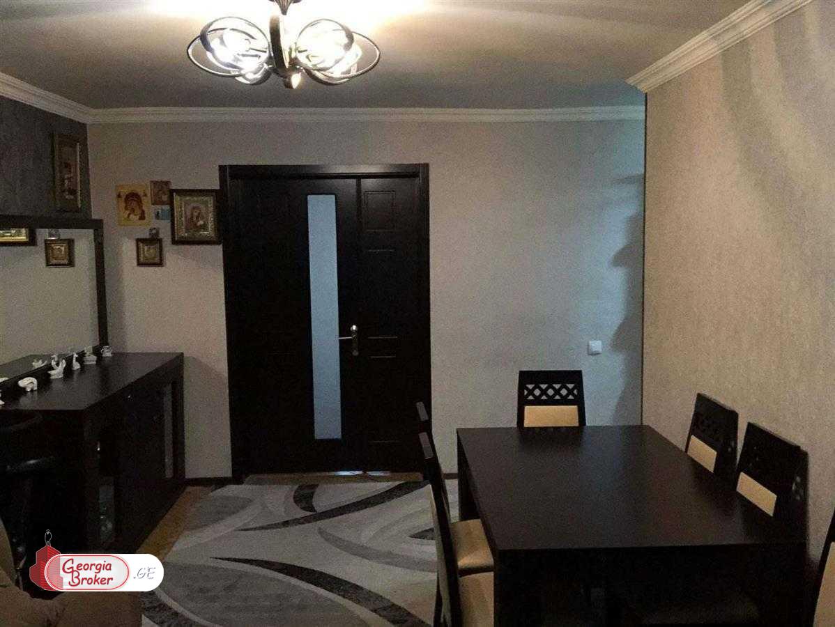 იყიდება ახალი გარემონტებული 4 ოთახიანი ბინა