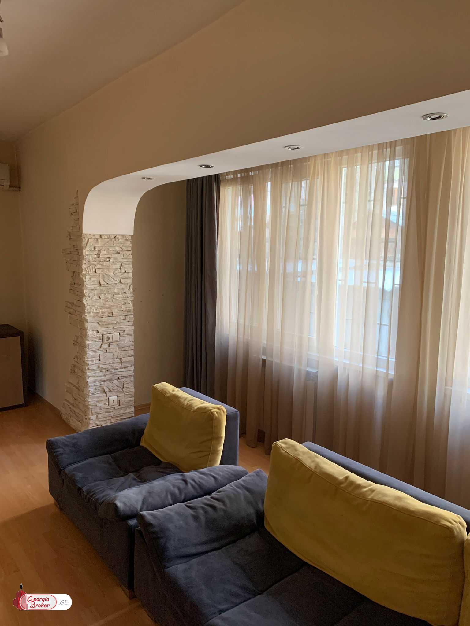 იყიდება ახალი გარემონტებული 4 ოთახიანი ბინა