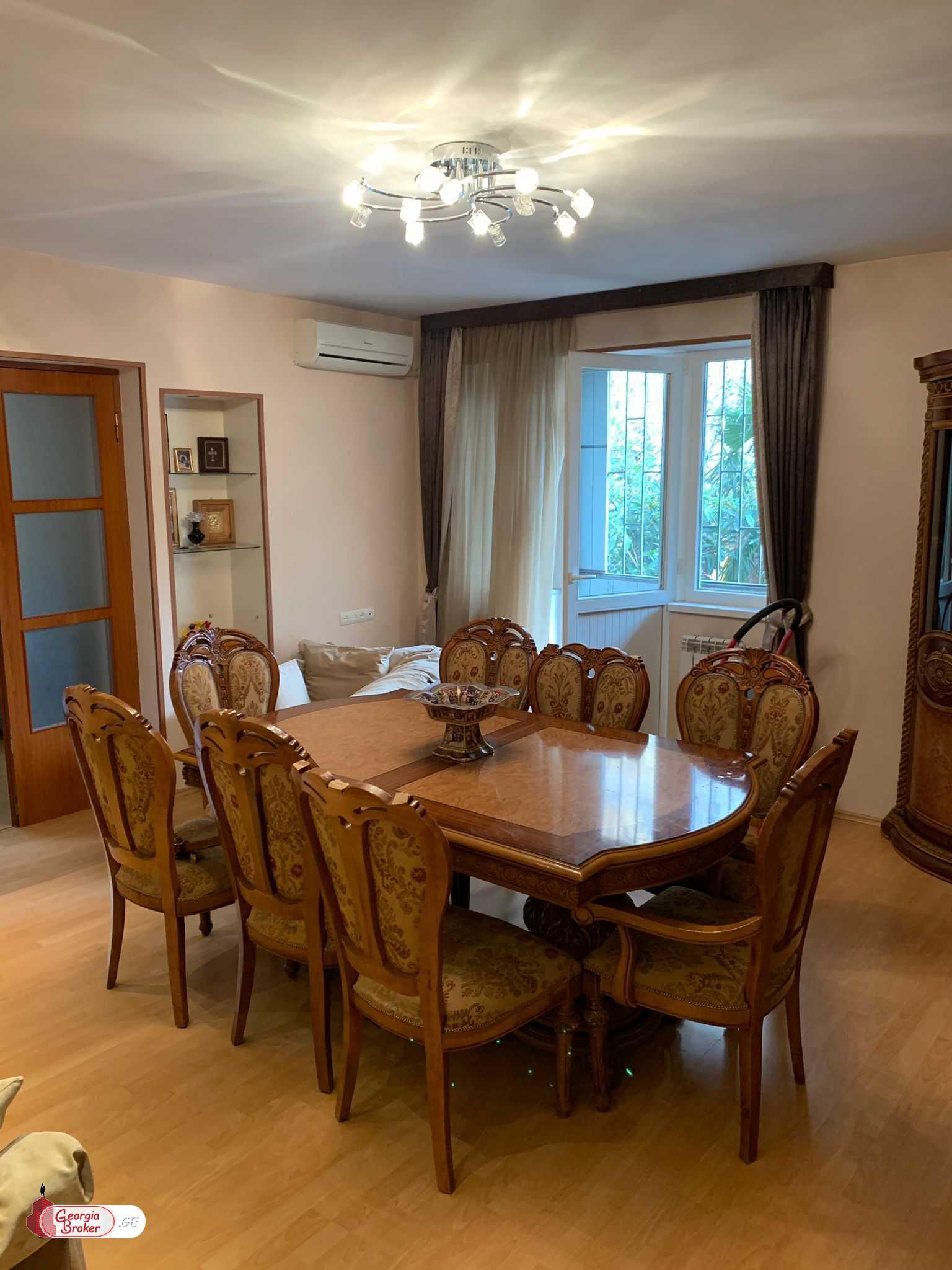 იყიდება ახალი გარემონტებული 4 ოთახიანი ბინა