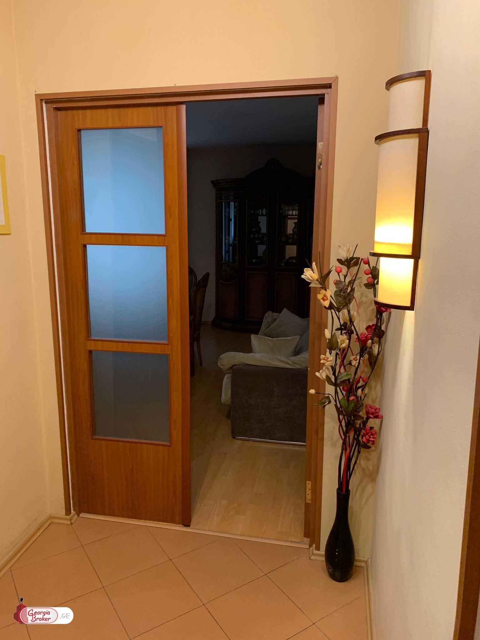 იყიდება ახალი გარემონტებული 4 ოთახიანი ბინა