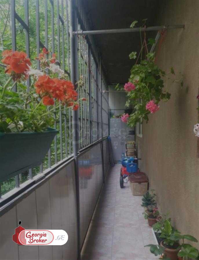 იყიდება ახალი გარემონტებული 4 ოთახიანი ბინა