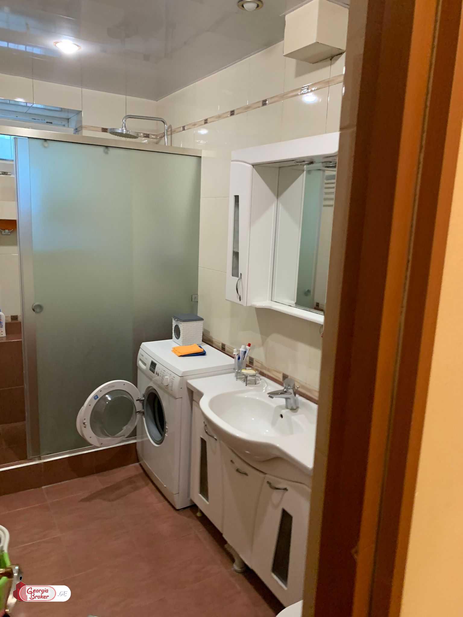 იყიდება ახალი გარემონტებული 4 ოთახიანი ბინა