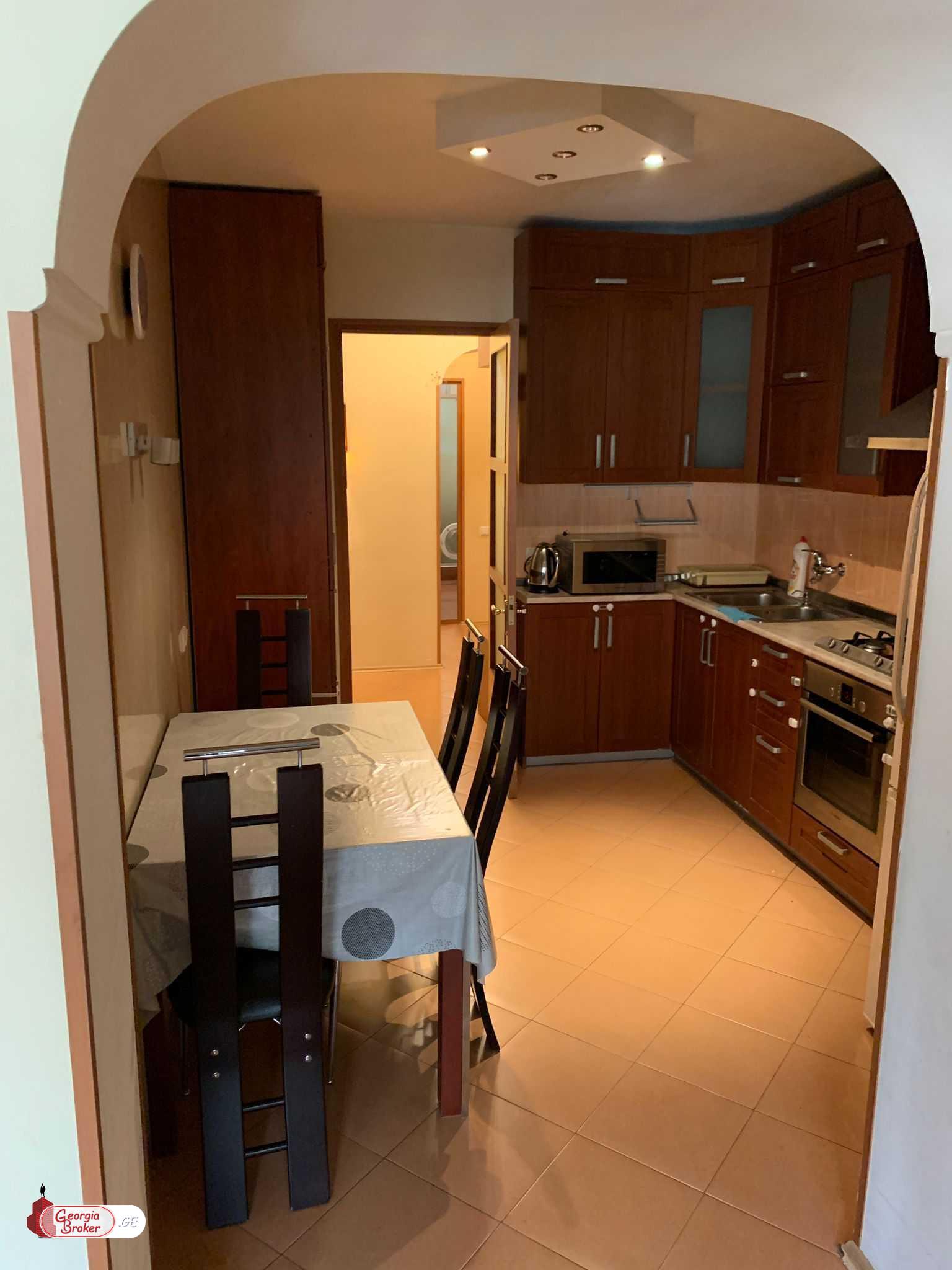 იყიდება ახალი გარემონტებული 4 ოთახიანი ბინა