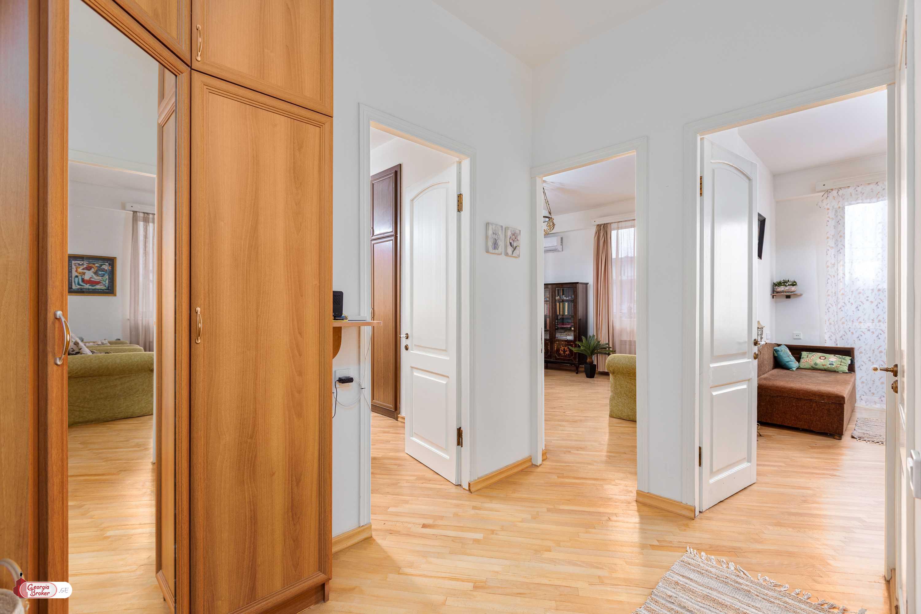 nearly repaired 2-room apartment for sale