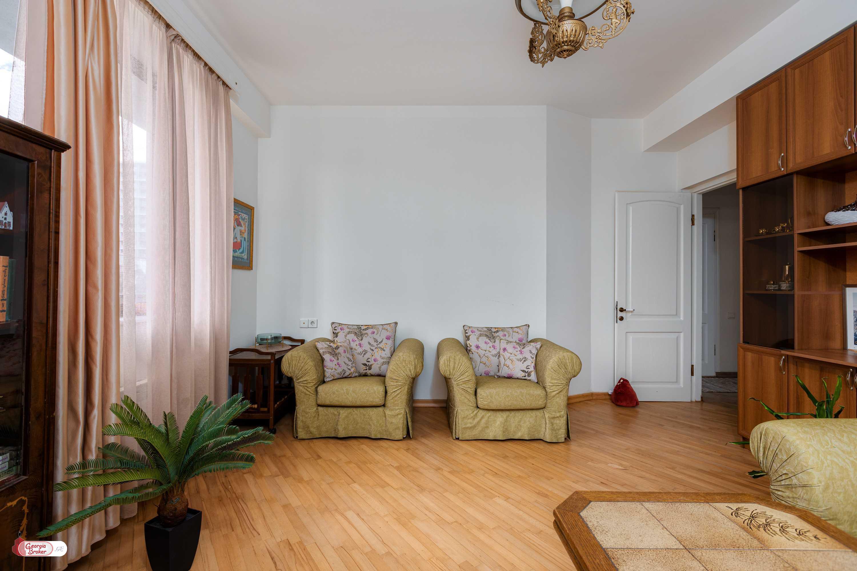 nearly repaired 2-room apartment for sale