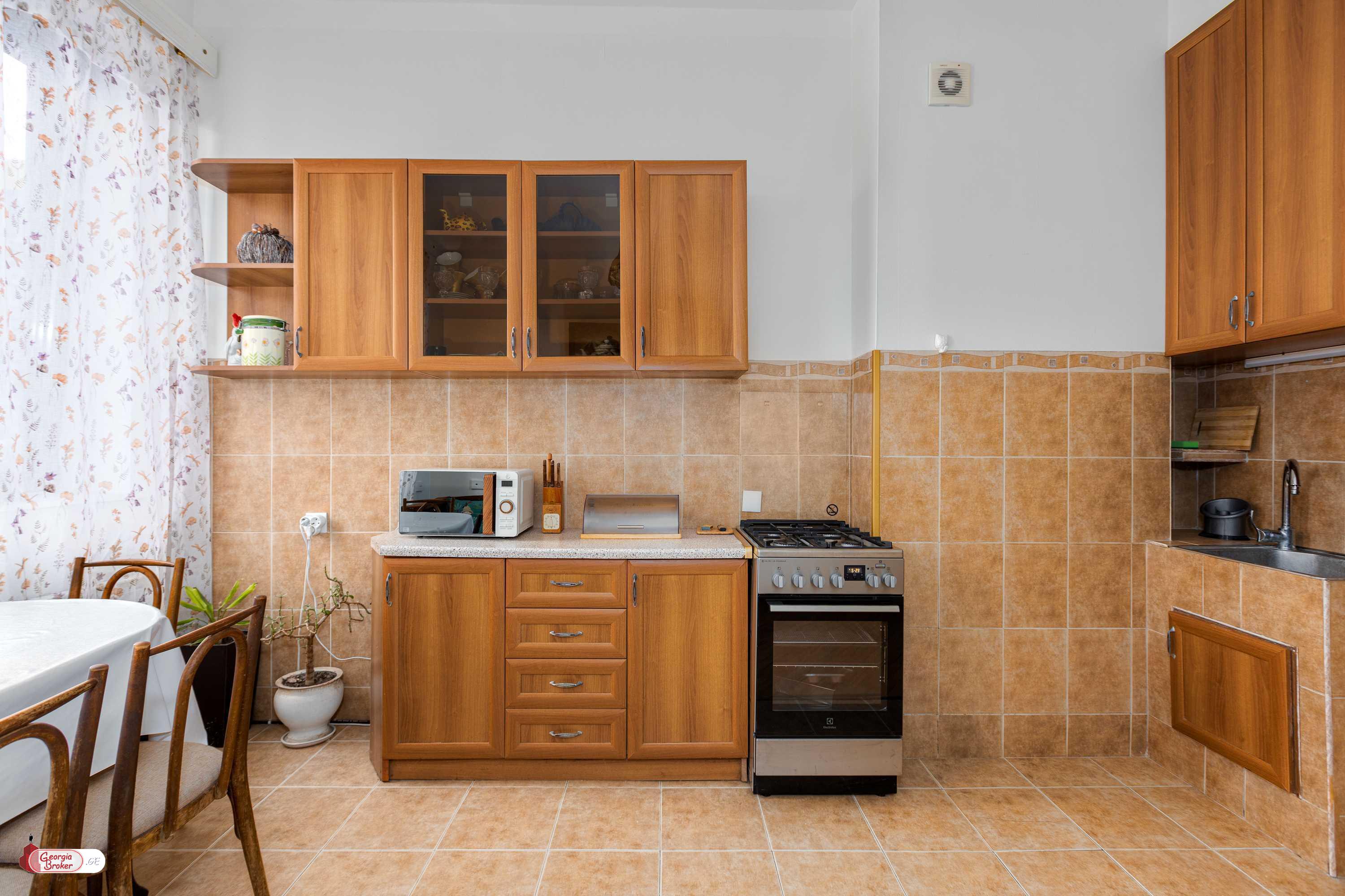 nearly repaired 2-room apartment for sale