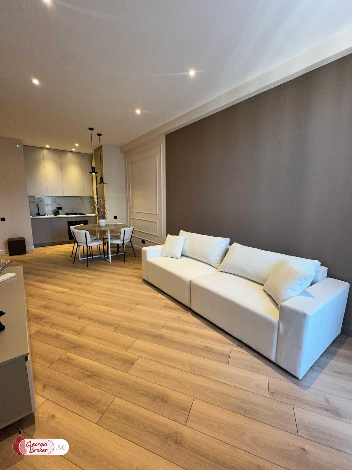 nearly repaired 2-room apartment for sale