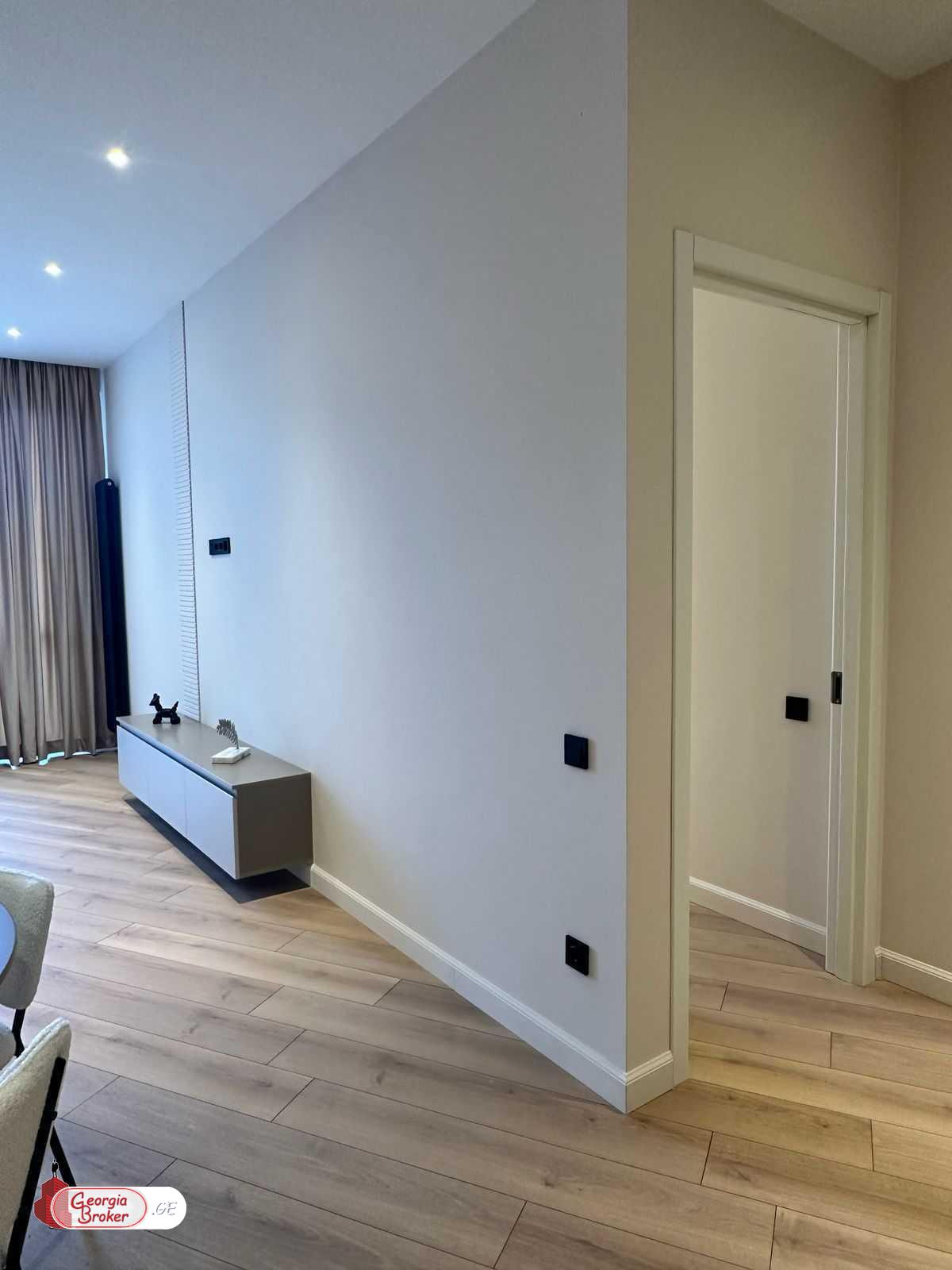 nearly repaired 2-room apartment for sale