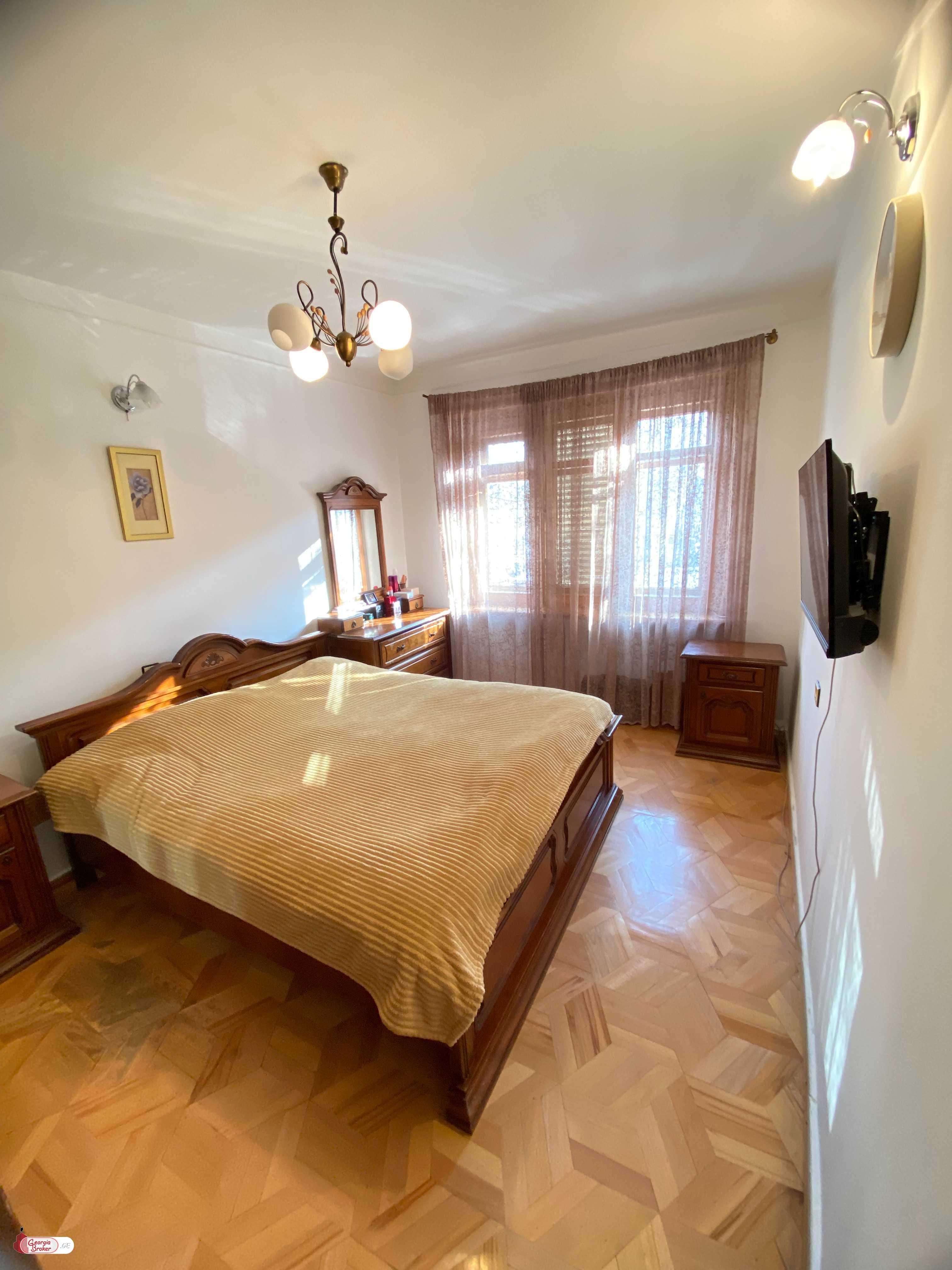 იყიდება ახალი გარემონტებული 4 ოთახიანი ბინა