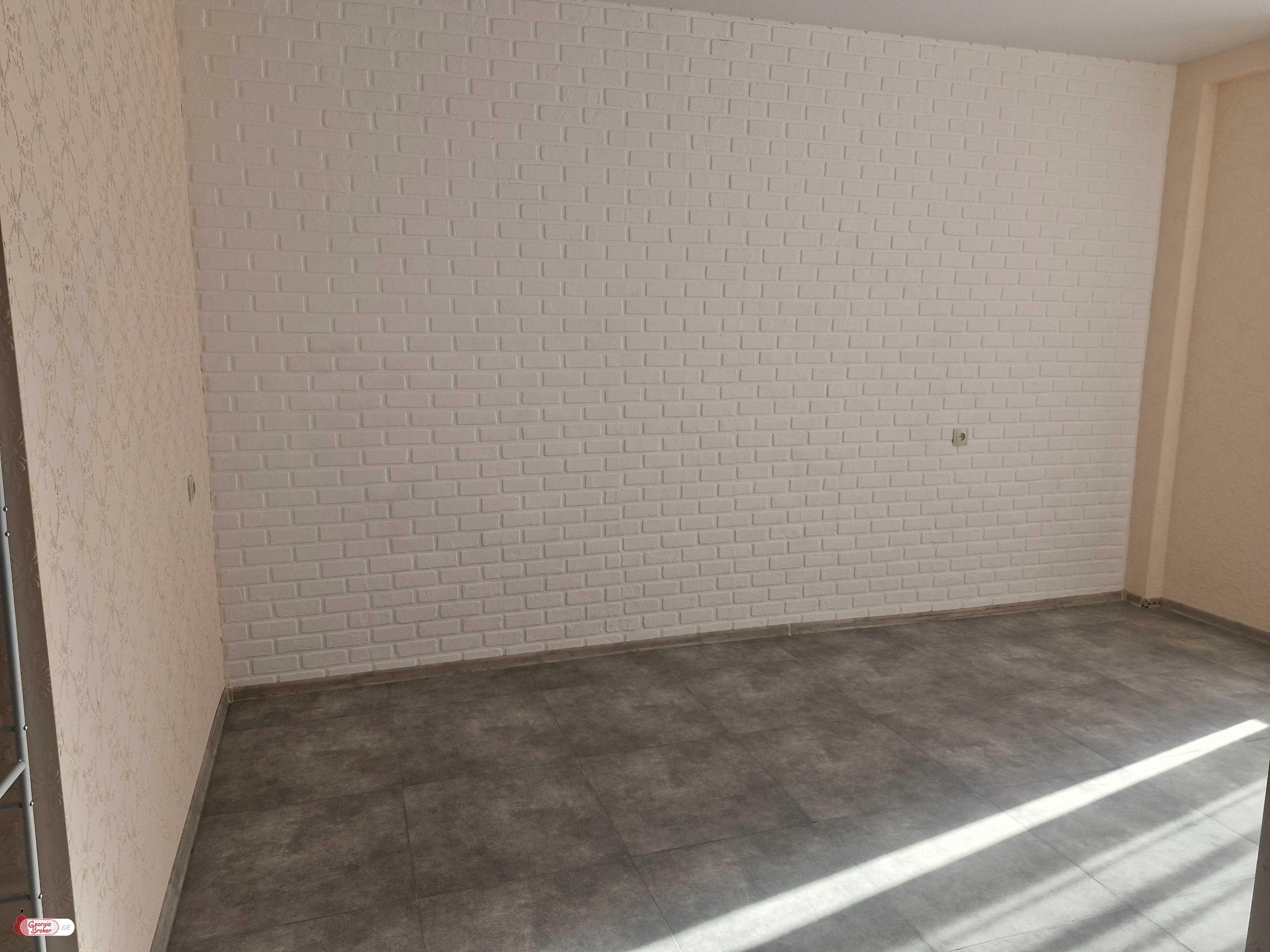 nearly repaired 3-room apartment for sale