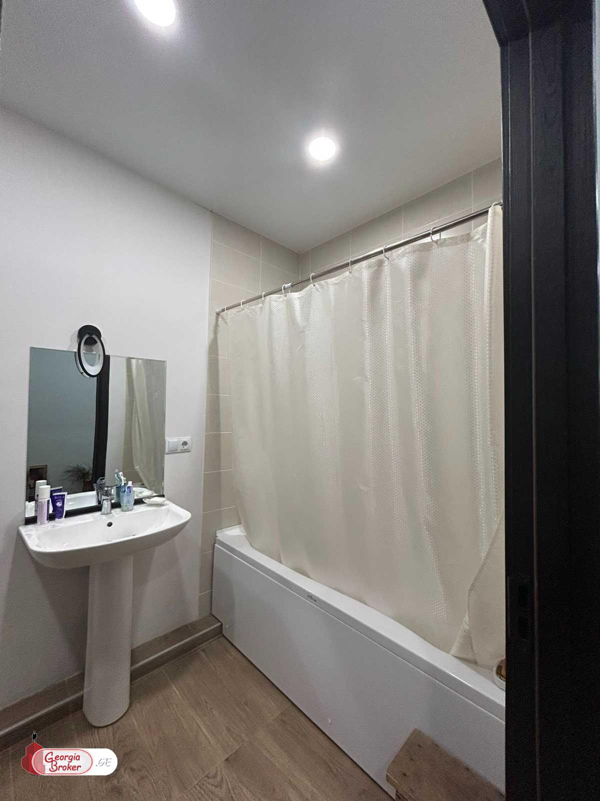 nearly repaired 3-room apartment for sale