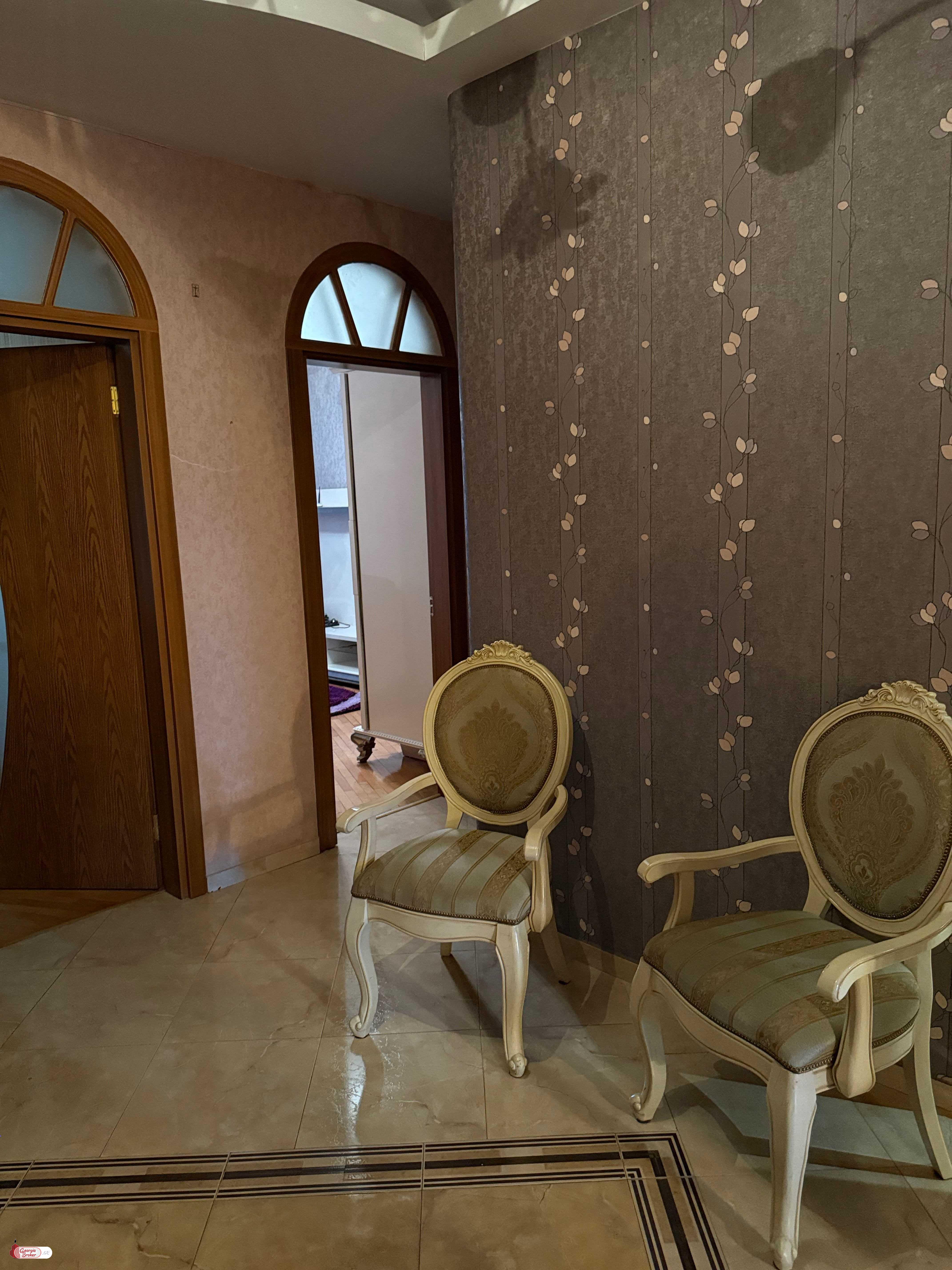 продается квартира с новым ремонтом 3-комнаты