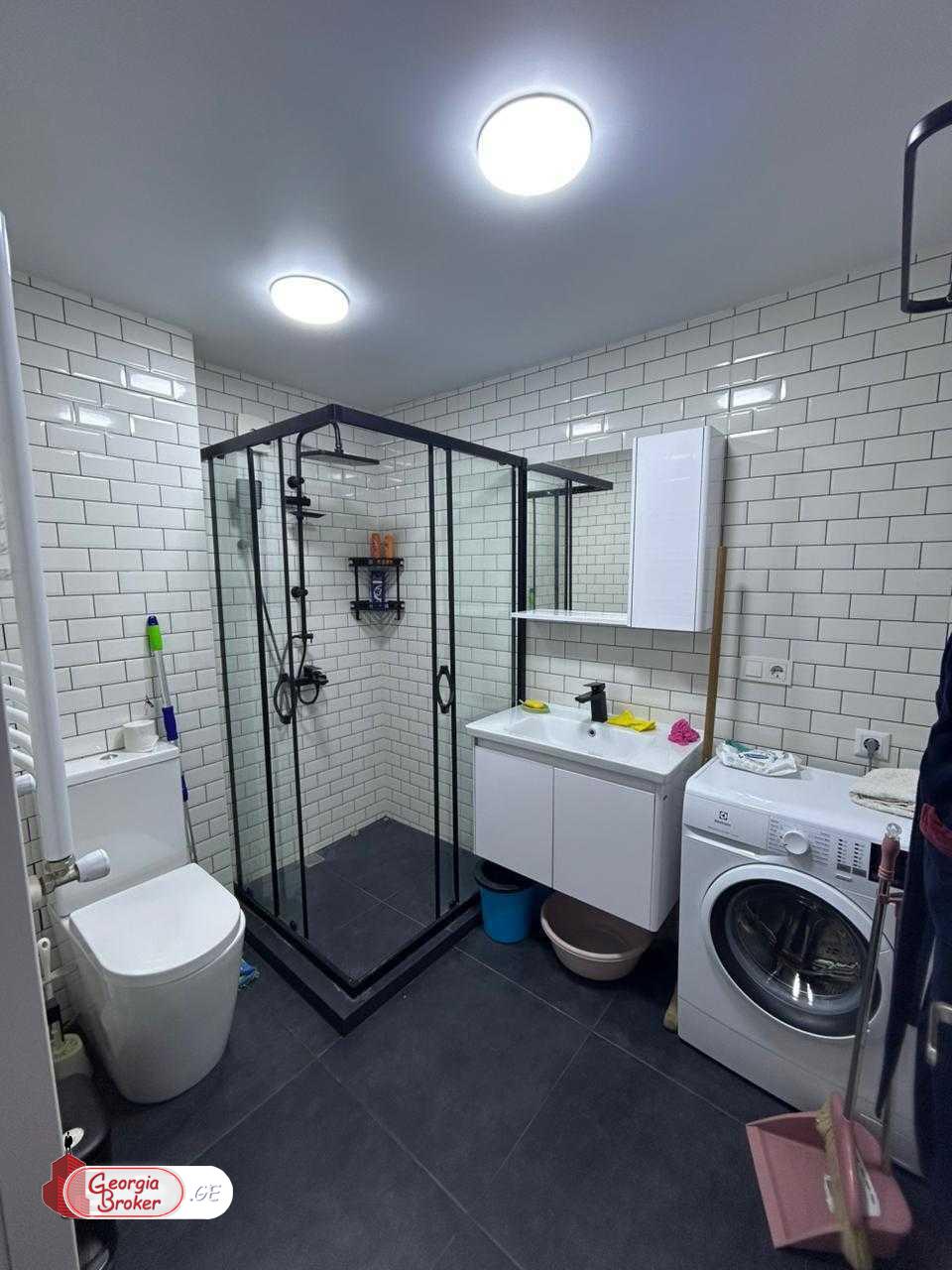 იყიდება ახალი გარემონტებული 3 ოთახიანი ბინა