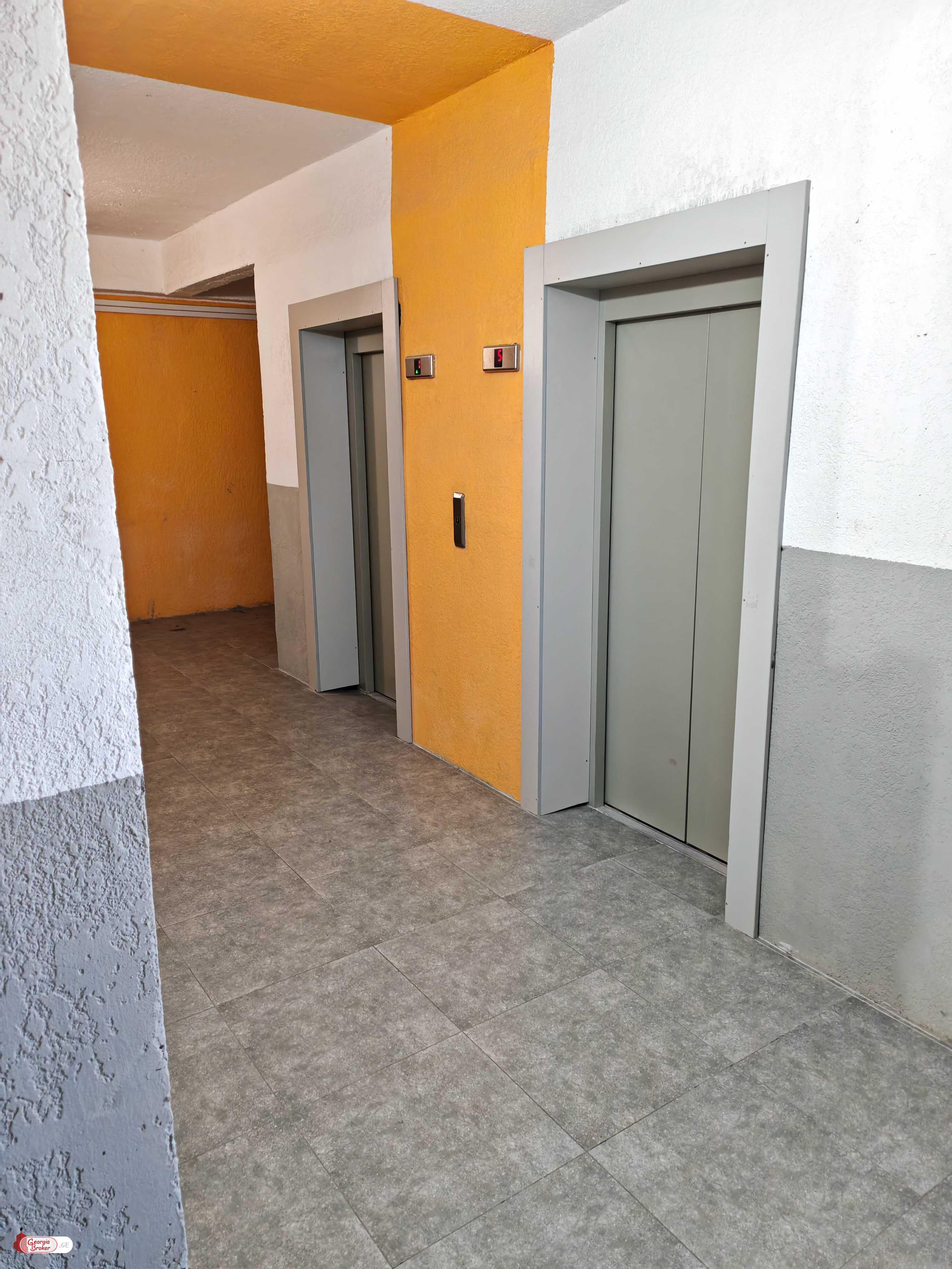 იყიდება ახალი აშენებული 3 ოთახიანი ბინა