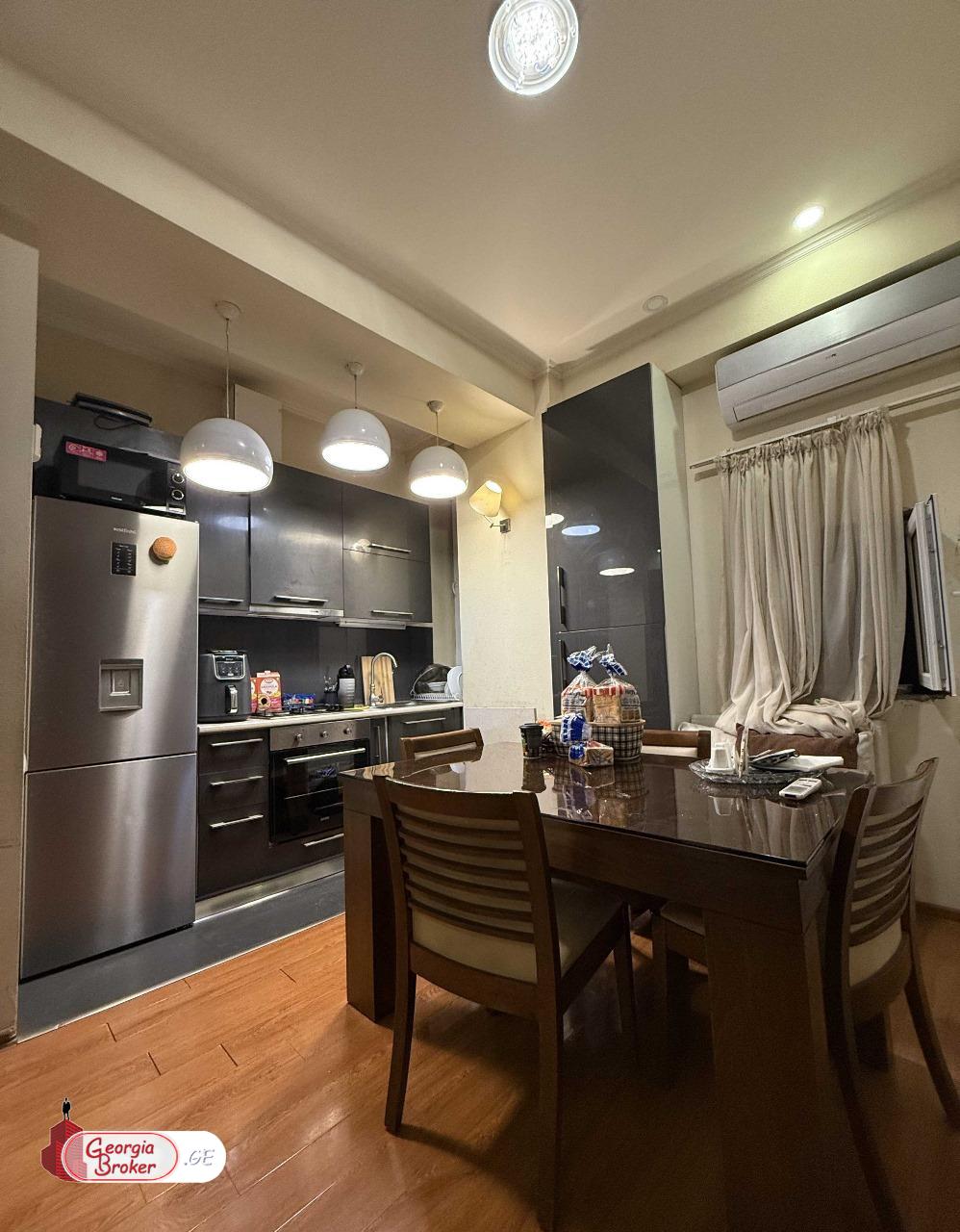 продается квартира с новым ремонтом 3-комнаты