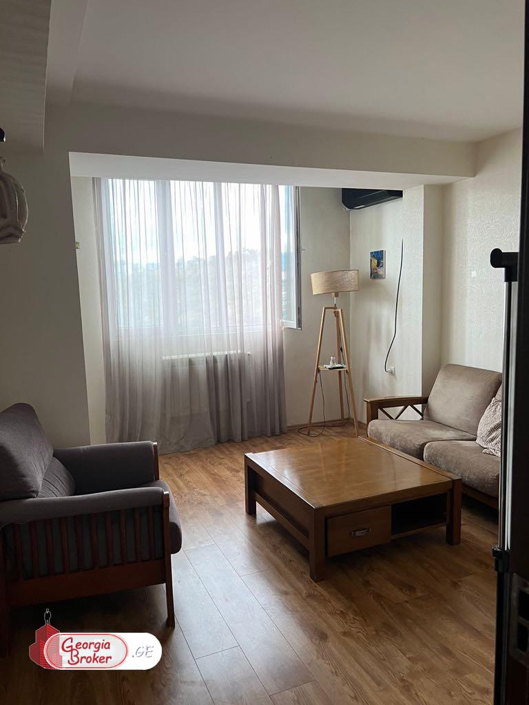 იყიდება ძველი გარემონტებული 2 ოთახიანი ბინა