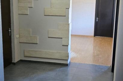 продается квартира с новым ремонтом 4-комнаты