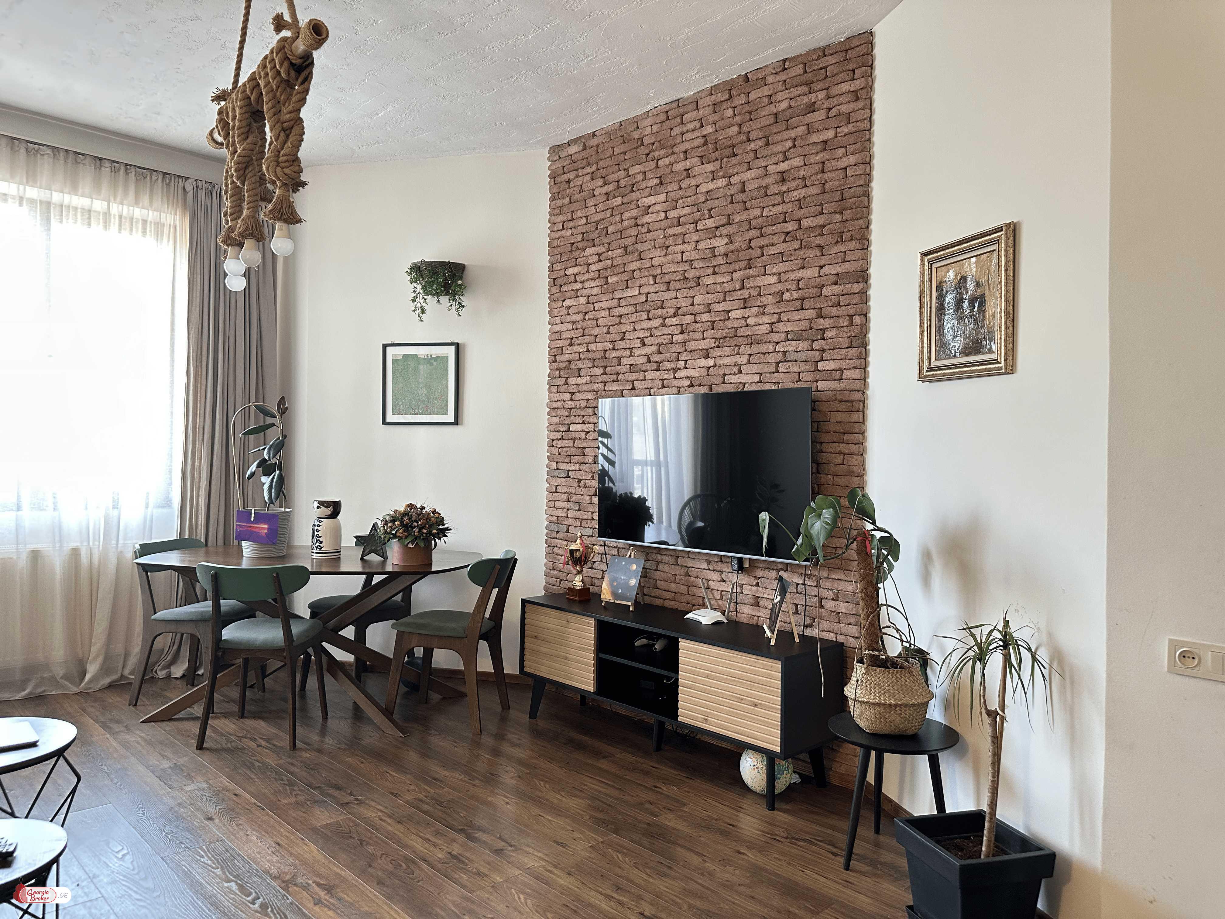 продается квартира с новым ремонтом 3-комнаты