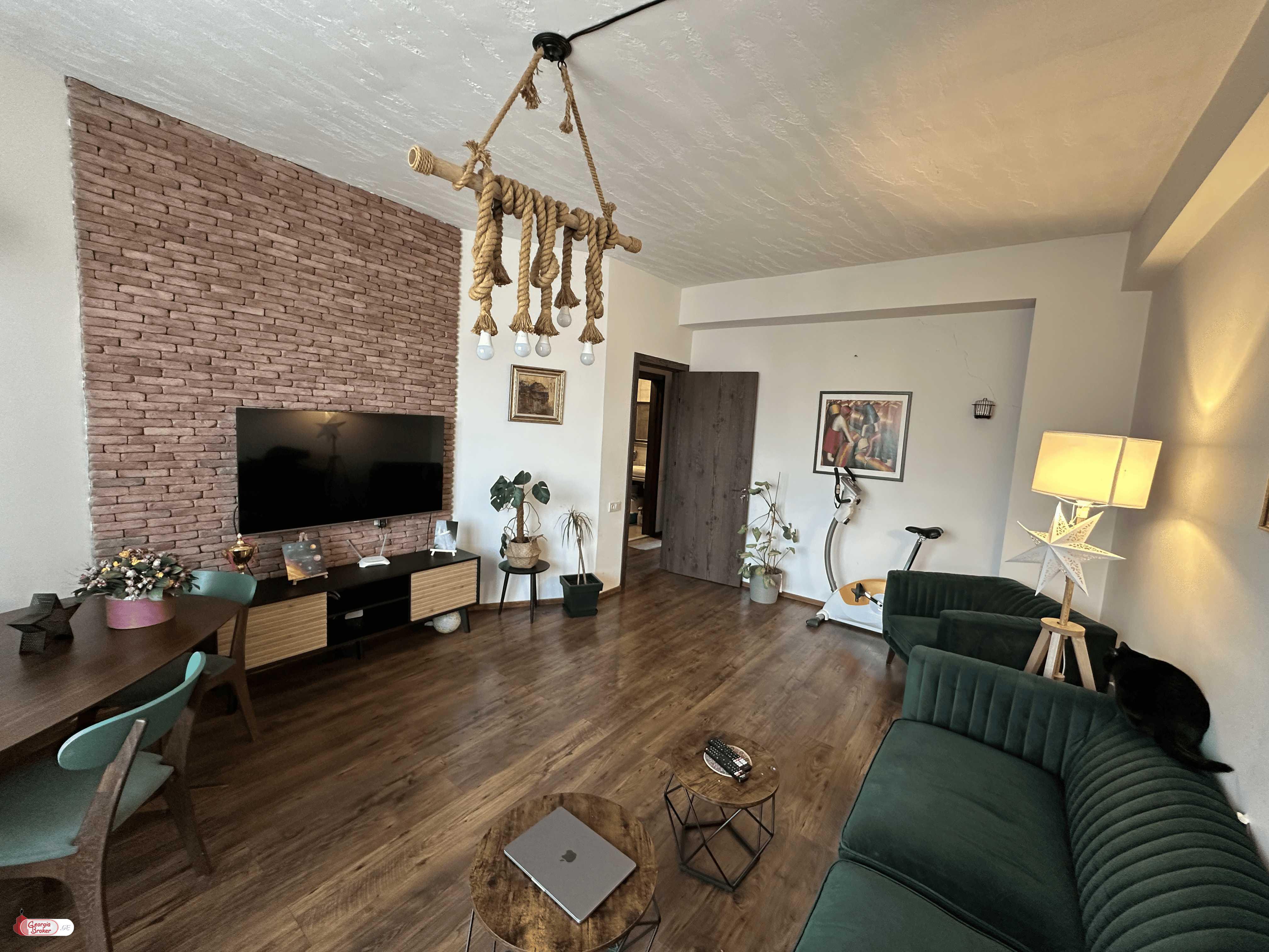 продается квартира с новым ремонтом 3-комнаты