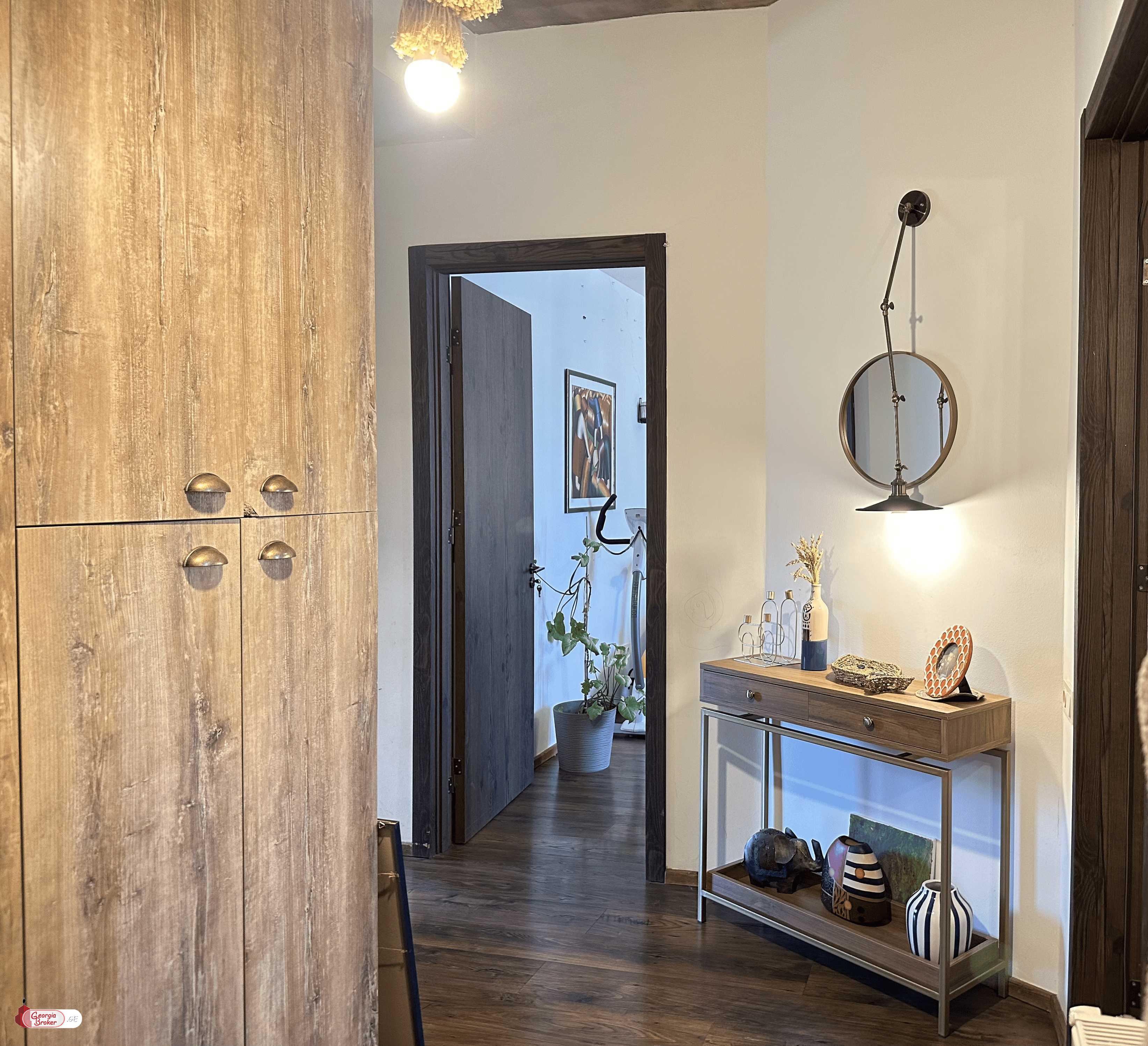 продается квартира с новым ремонтом 3-комнаты