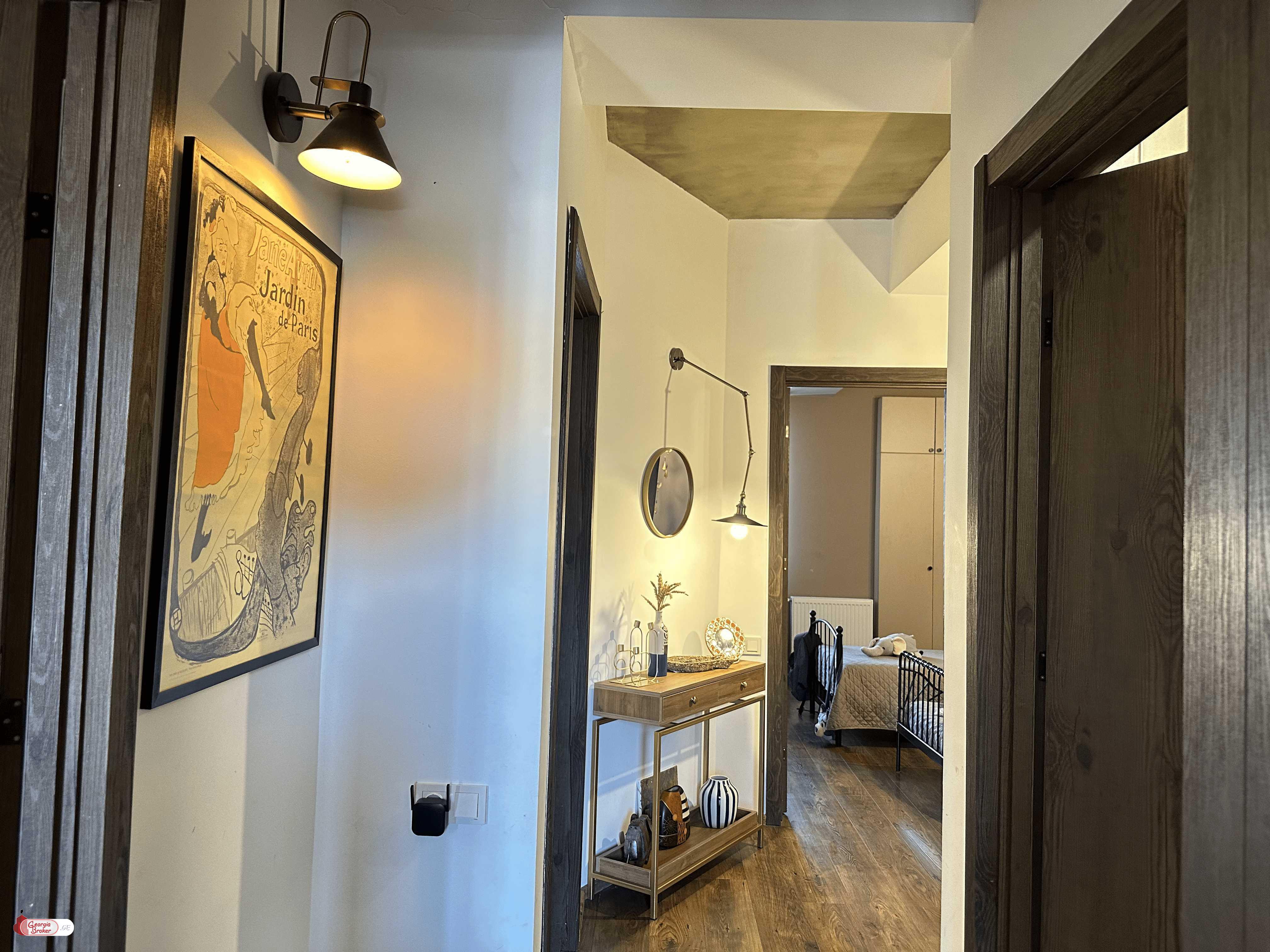 продается квартира с новым ремонтом 3-комнаты