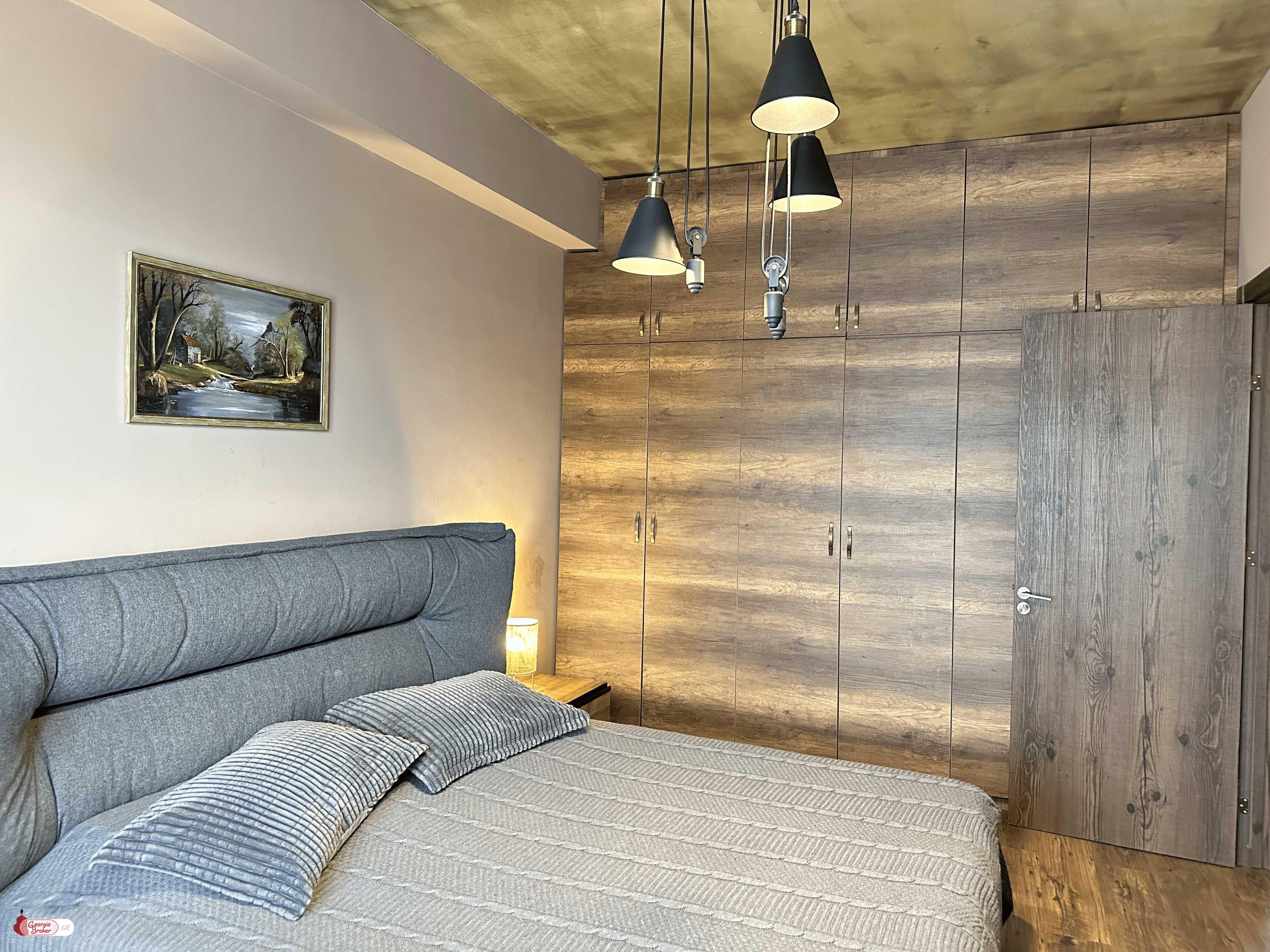 продается квартира с новым ремонтом 3-комнаты