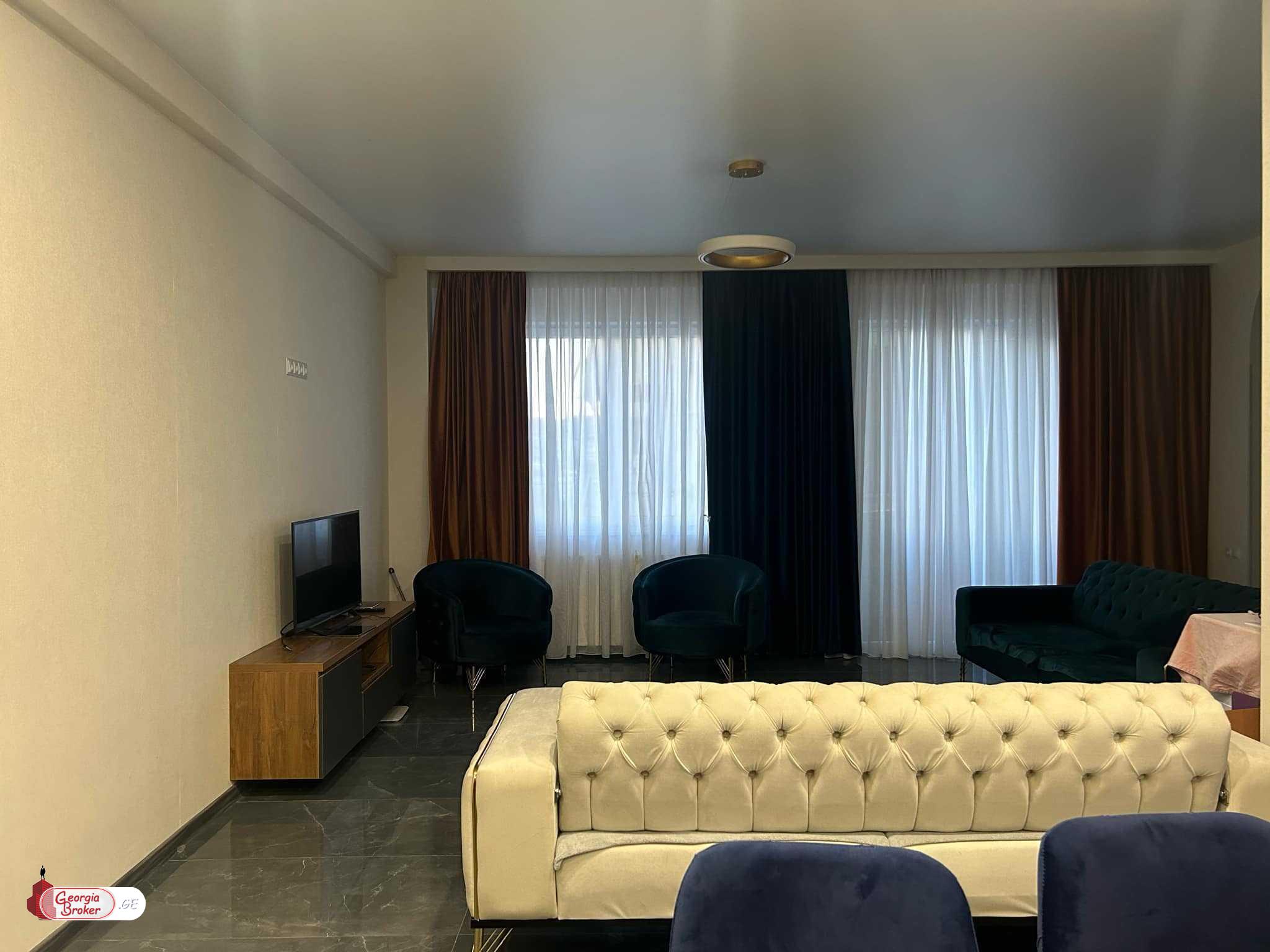 продается квартира с новым ремонтом 4-комнаты