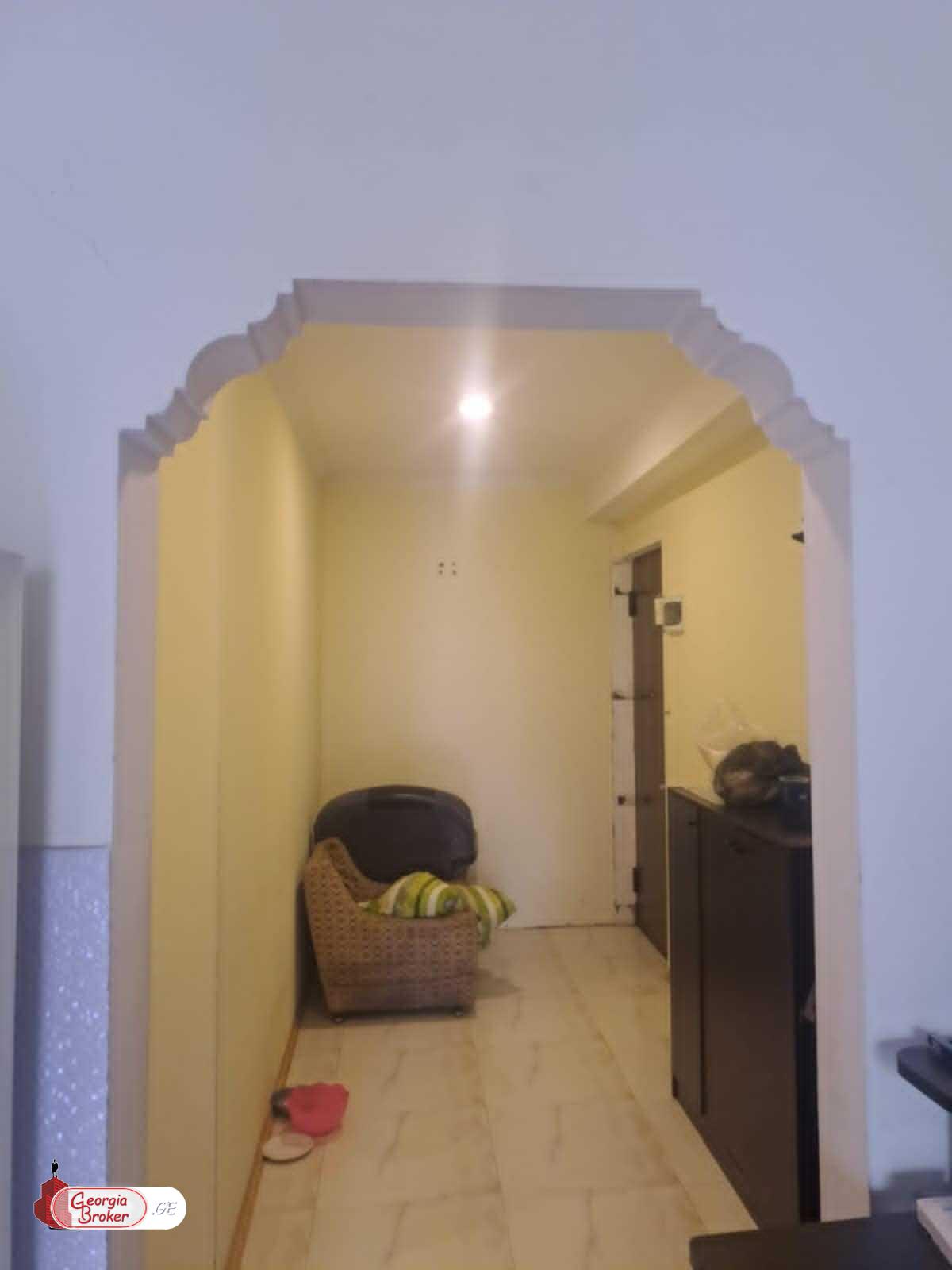 продается квартира с новым ремонтом 4-комнаты