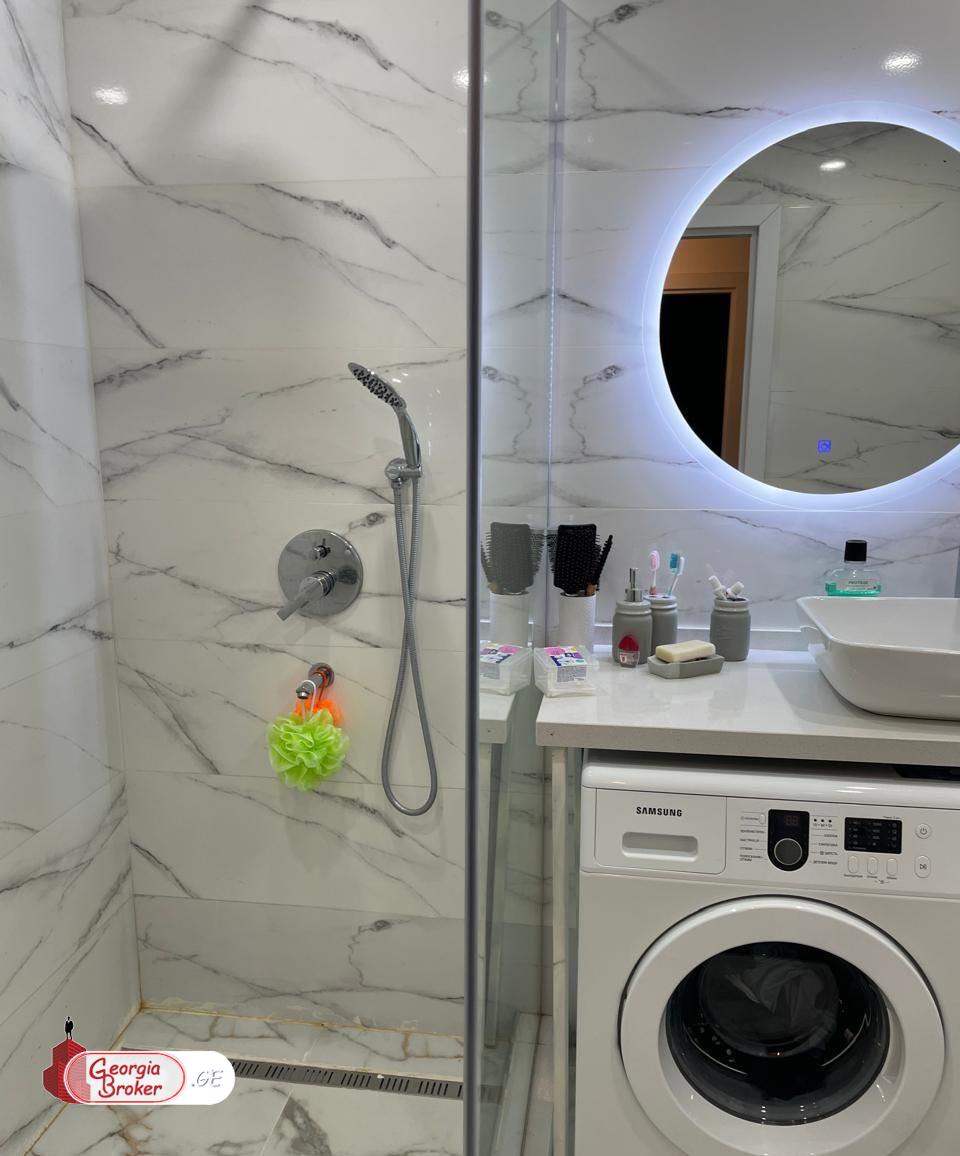 продается квартира с новым ремонтом 3-комнаты