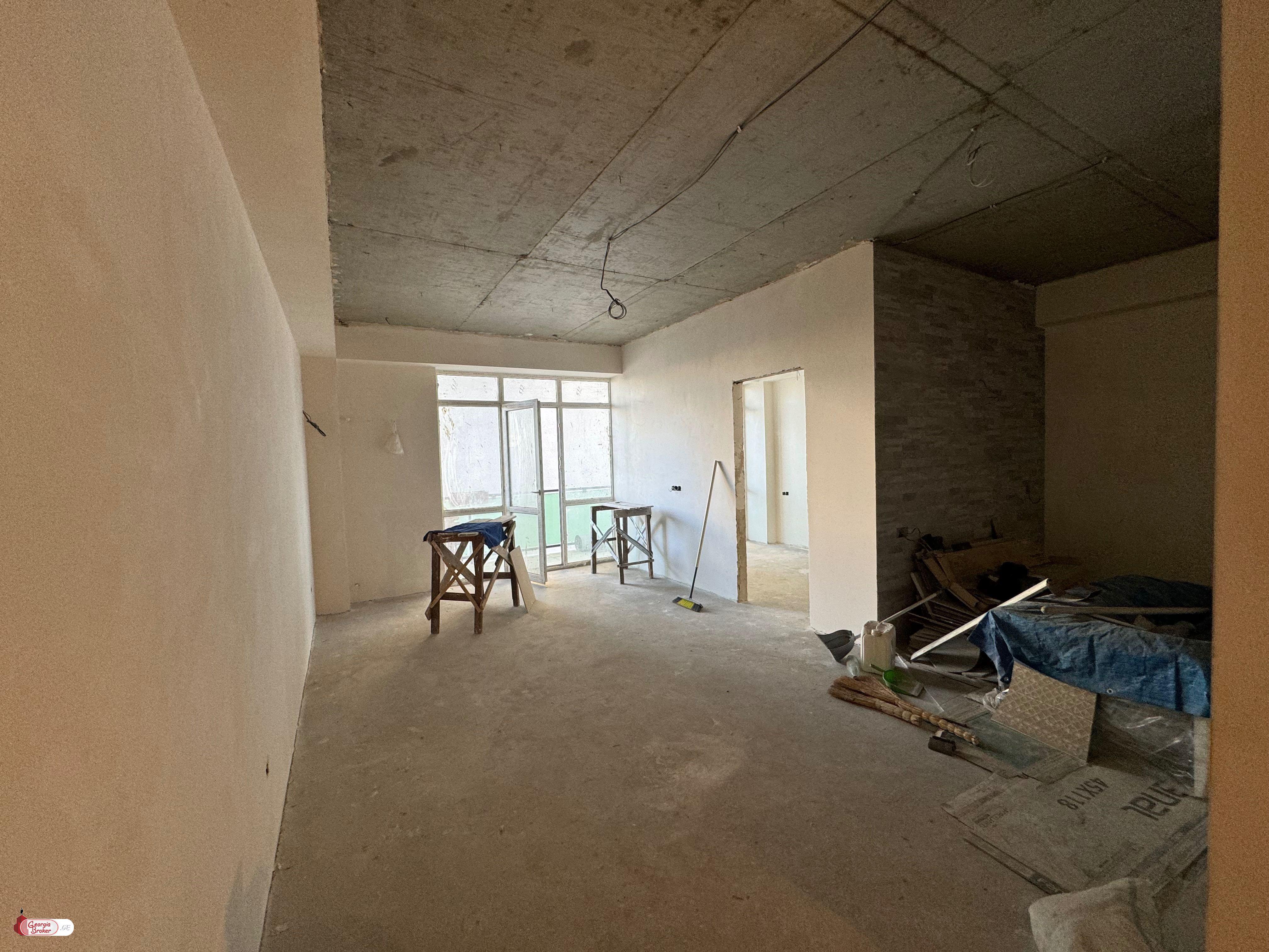 продается квартира с новым ремонтом 4-комнаты