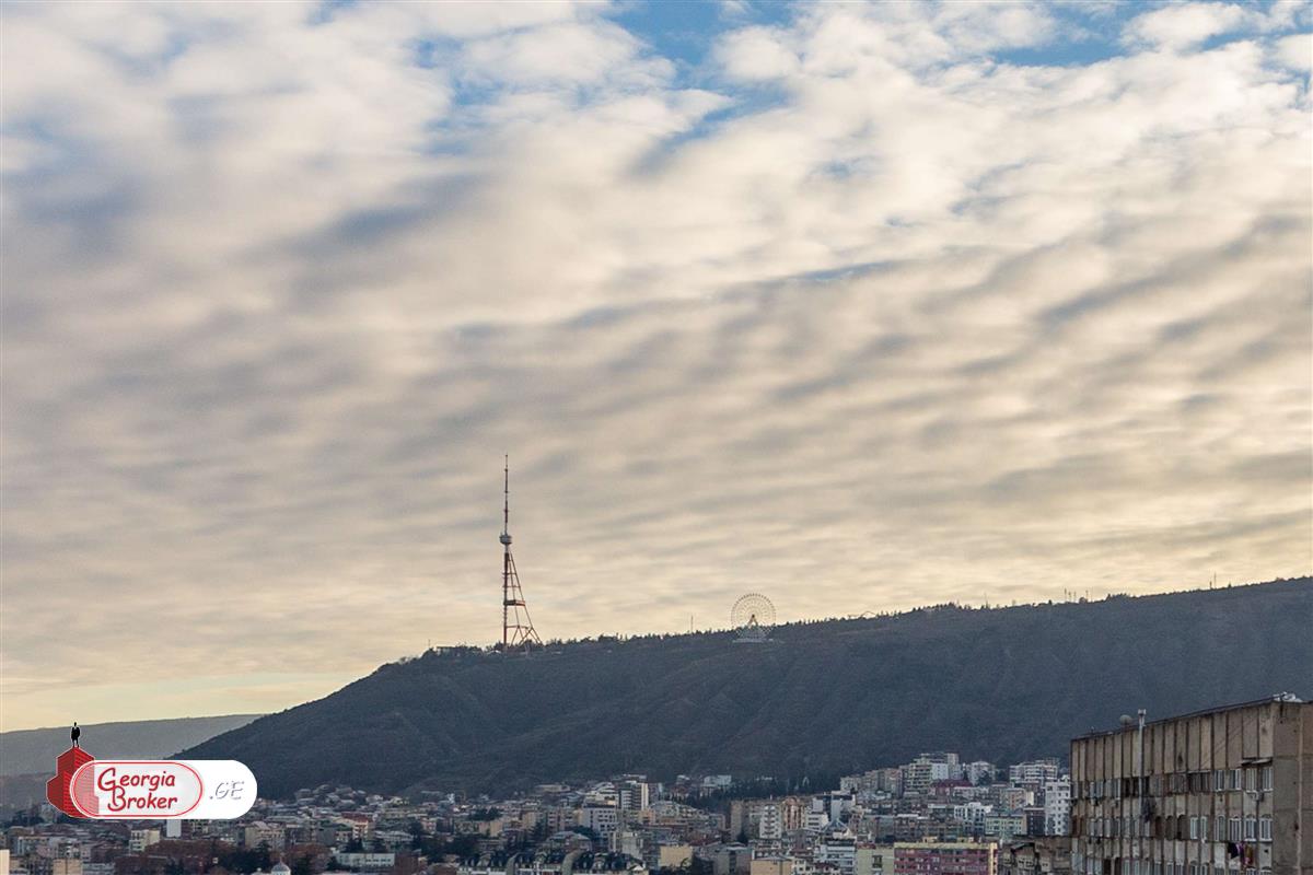 в аренду квартира с новым ремонтом 4-комнаты