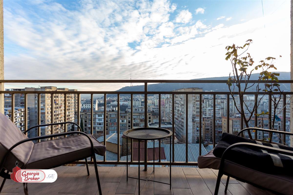 в аренду квартира с новым ремонтом 4-комнаты