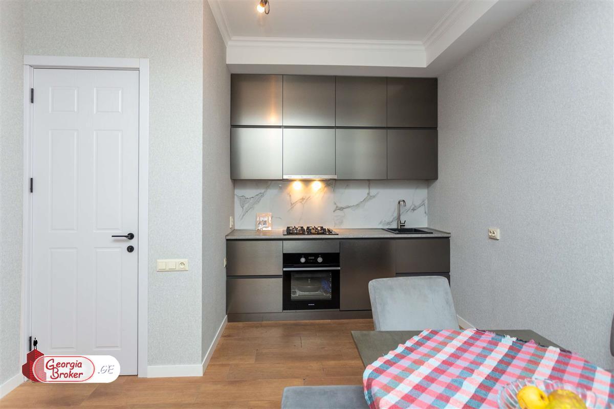 в аренду квартира с новым ремонтом 4-комнаты