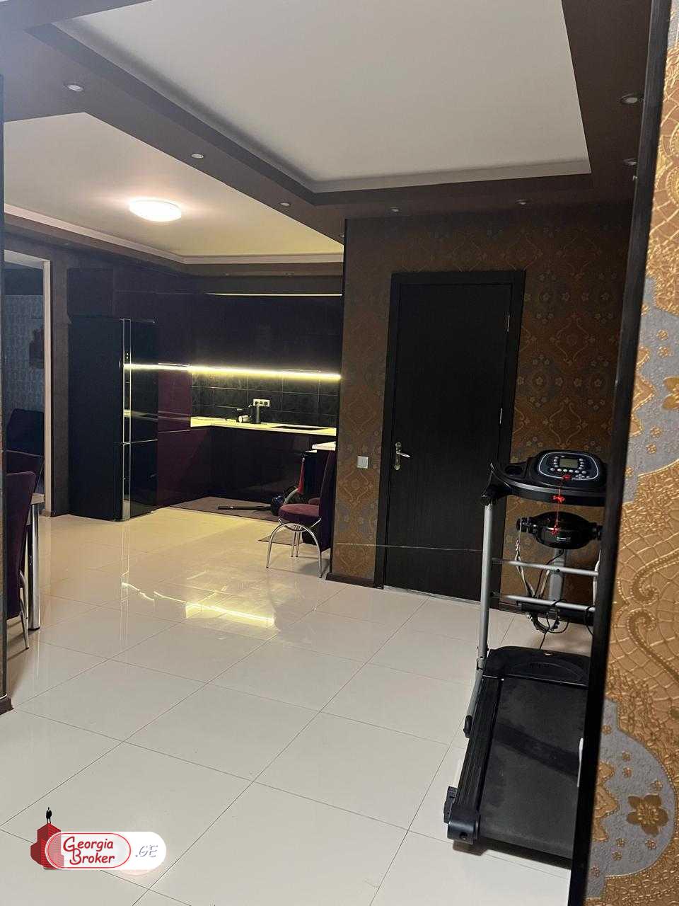 იყიდება ახალი გარემონტებული 4 ოთახიანი ბინა