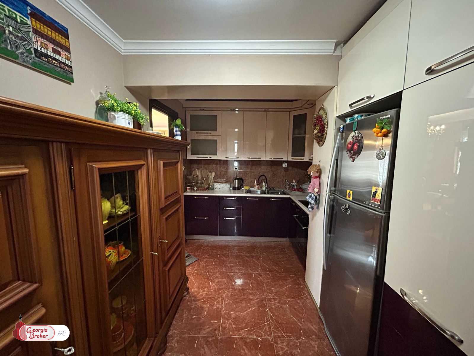 продается квартира с новым ремонтом 4-комнаты