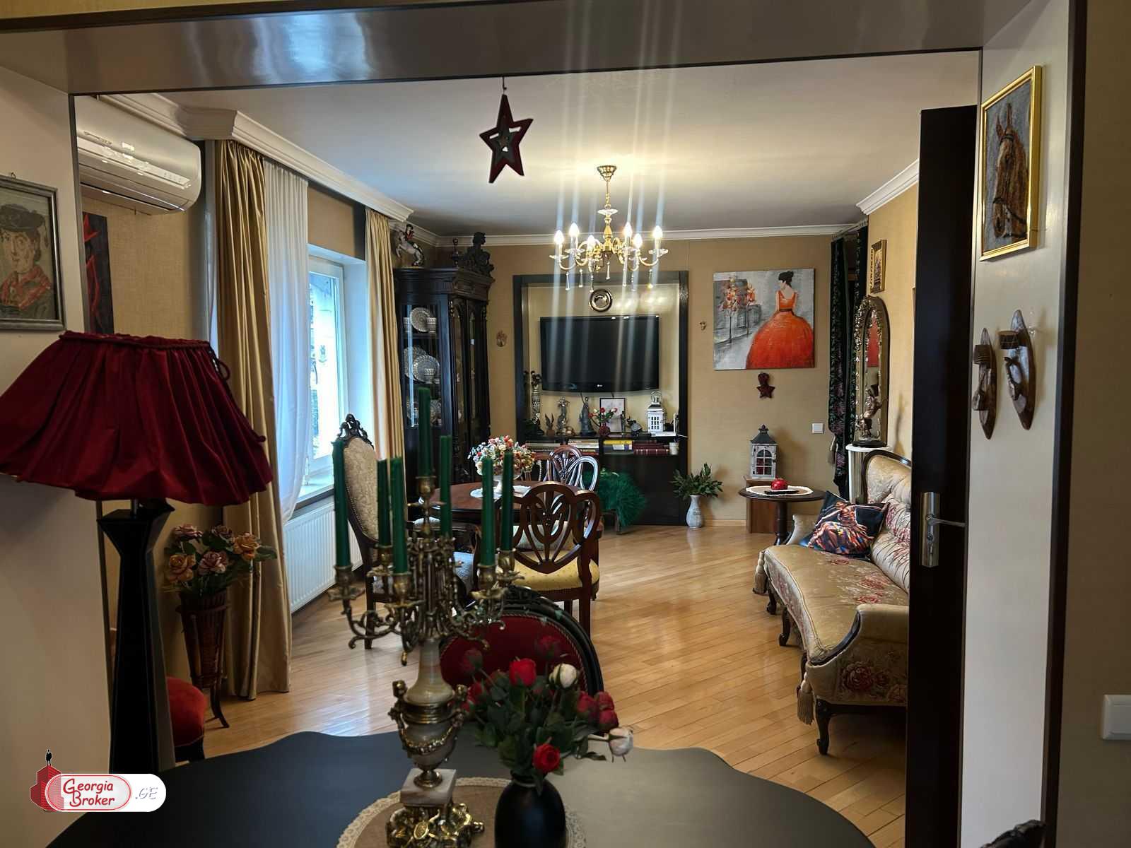 продается квартира с новым ремонтом 4-комнаты