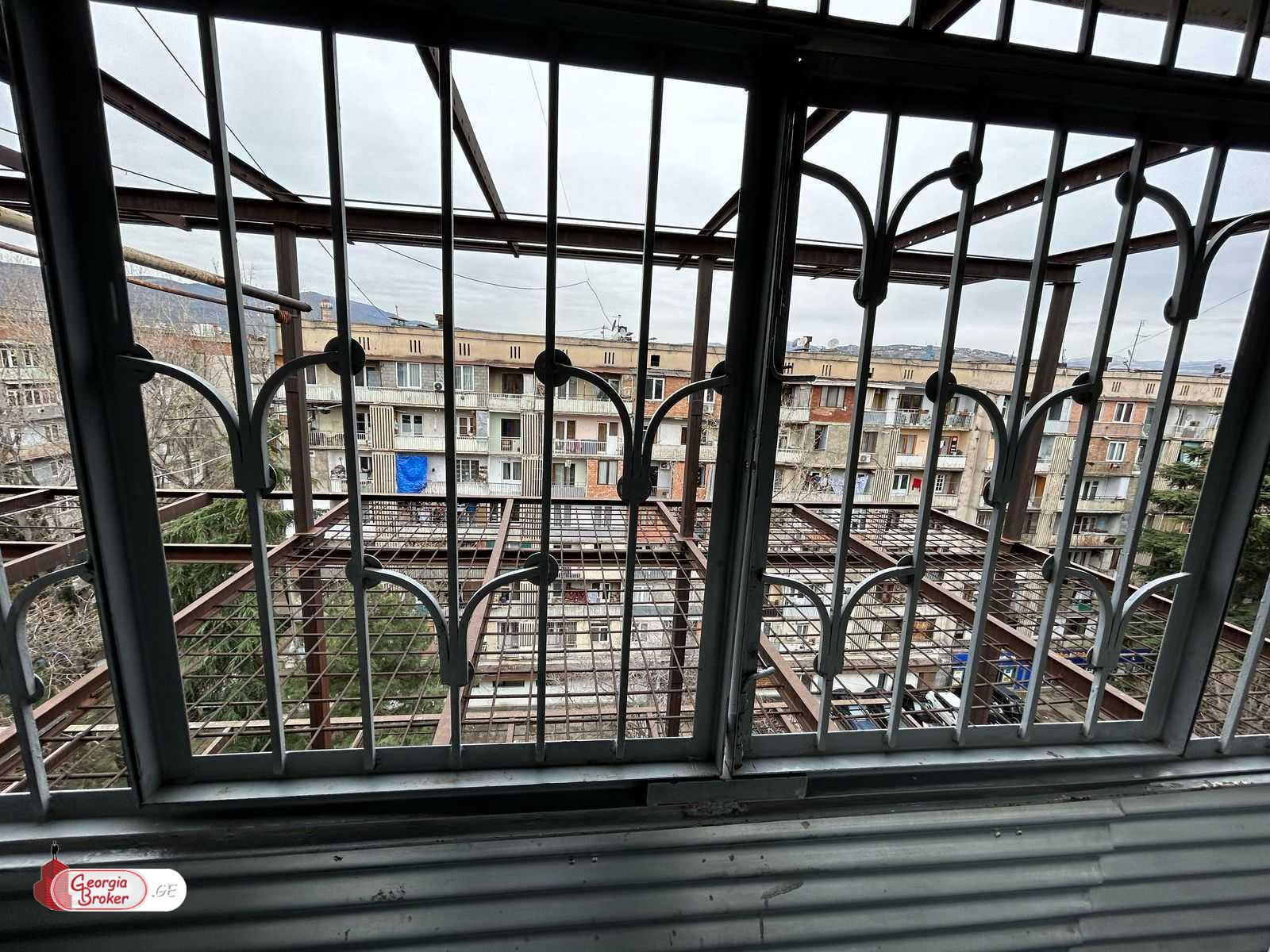 продается квартира с новым ремонтом 4-комнаты