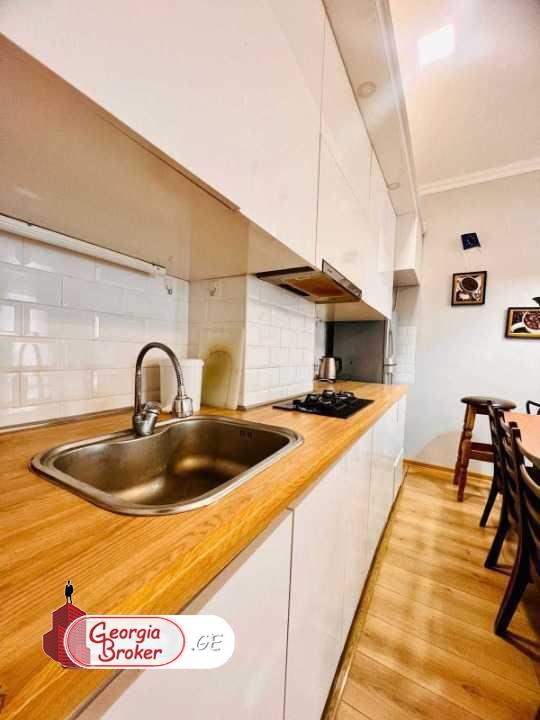 в аренду квартира с новым ремонтом 3-комнаты