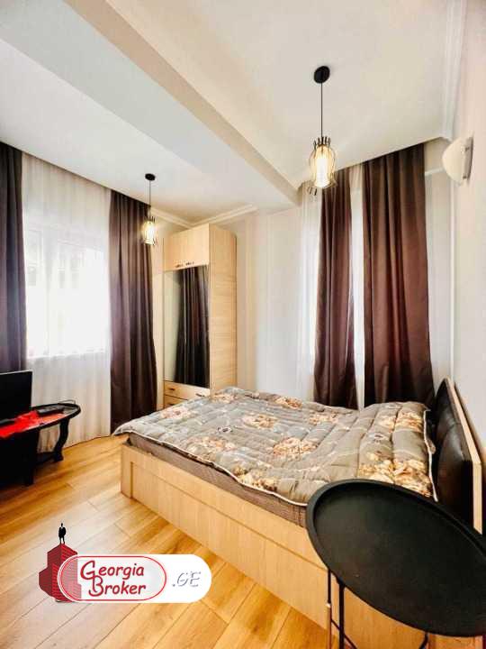 в аренду квартира с новым ремонтом 3-комнаты