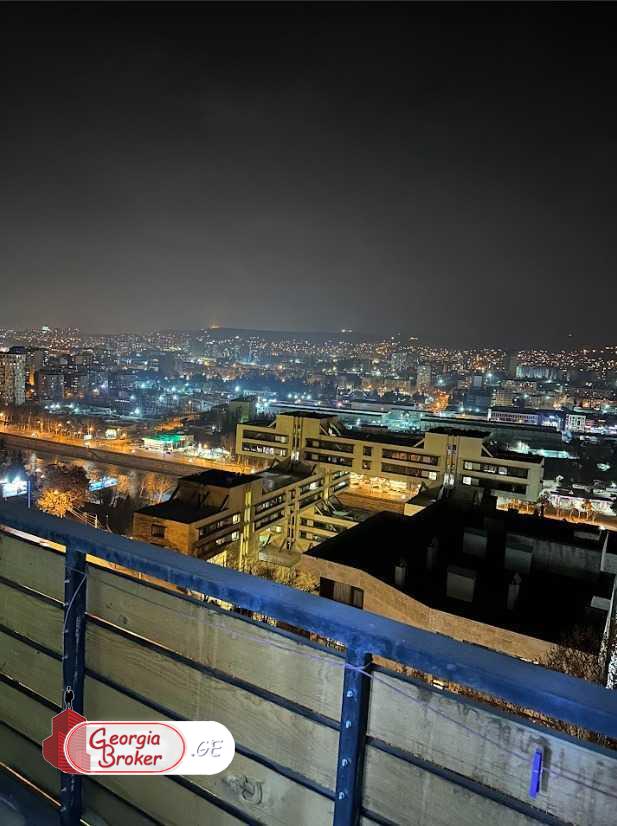 продается квартира с новым ремонтом 4-комнаты