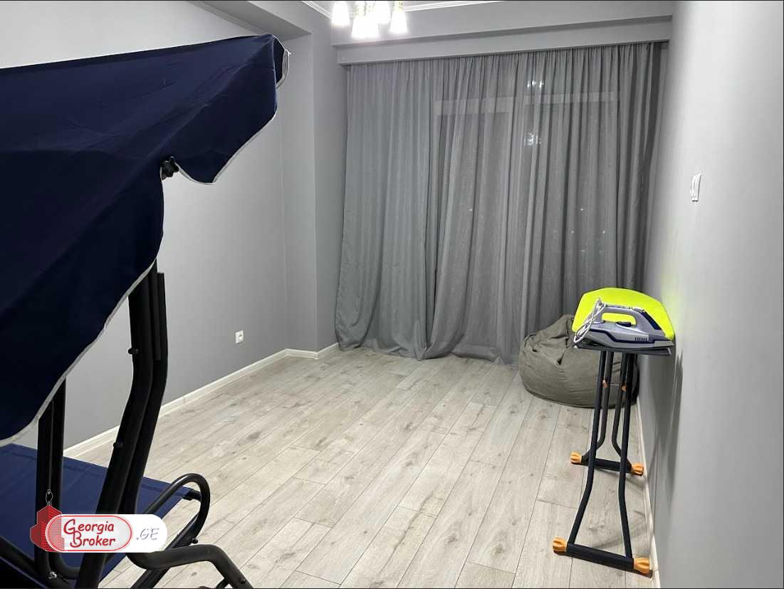 продается квартира с новым ремонтом 4-комнаты