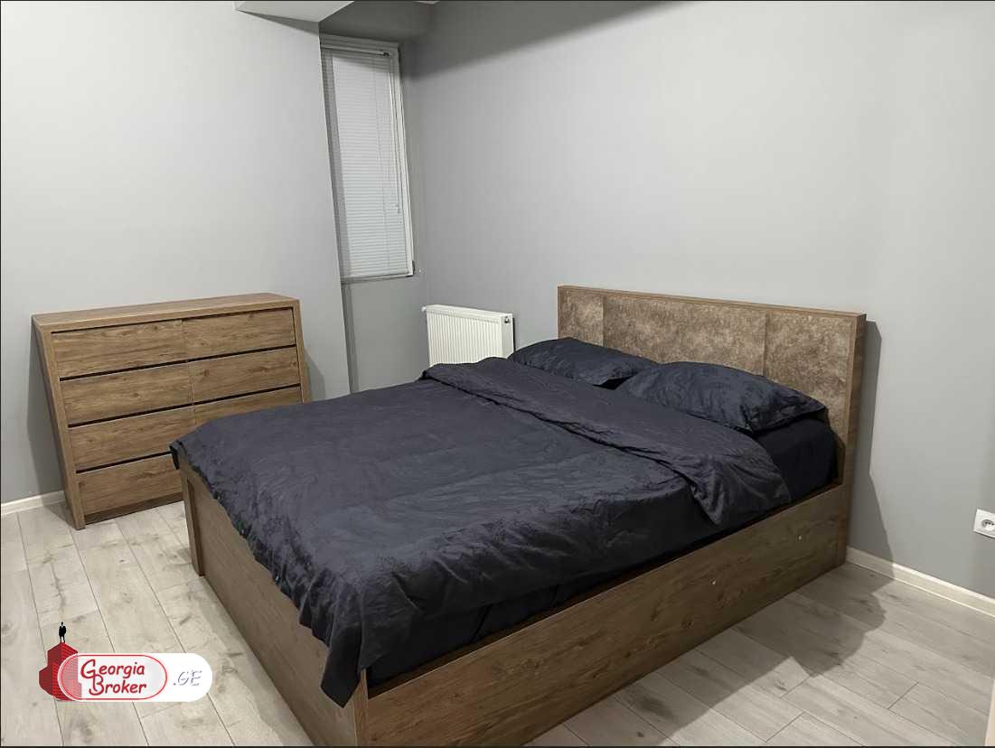 продается квартира с новым ремонтом 4-комнаты