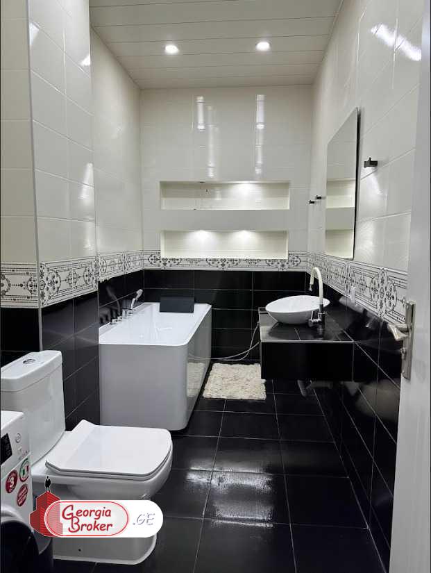 продается квартира с новым ремонтом 4-комнаты