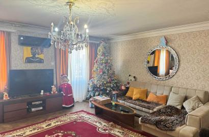 old repaired 5-room apartment for sale