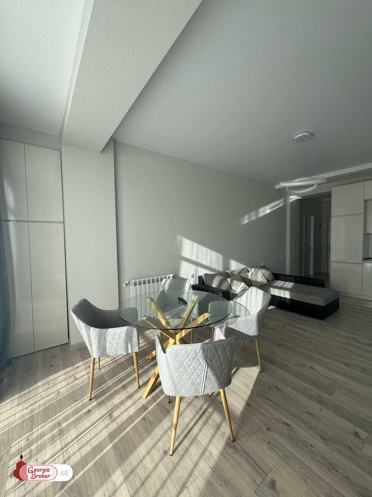 продается квартира с новым ремонтом 2-комнаты