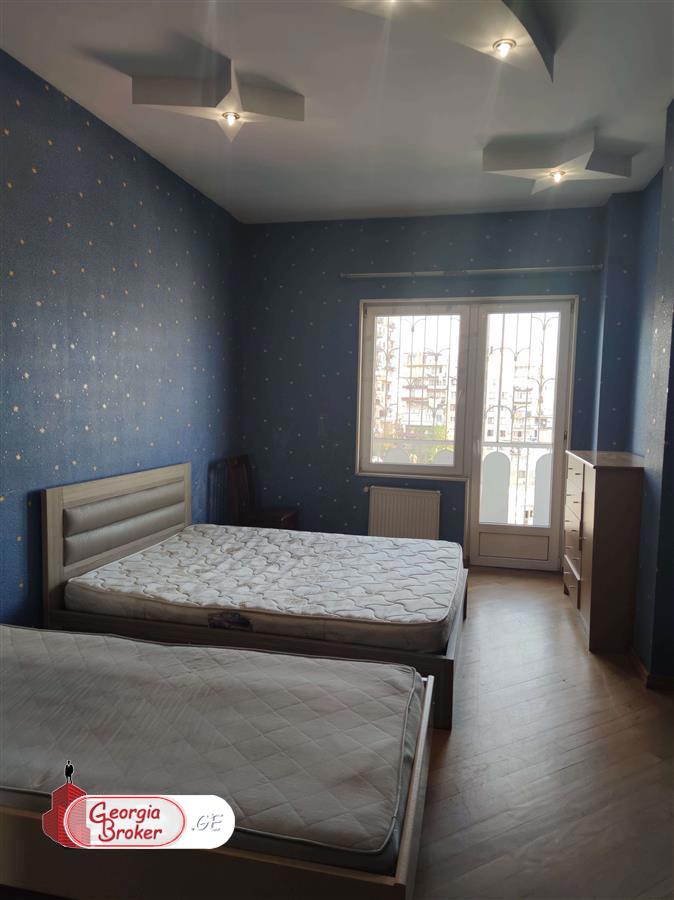 продается квартира с новым ремонтом 3-комнаты