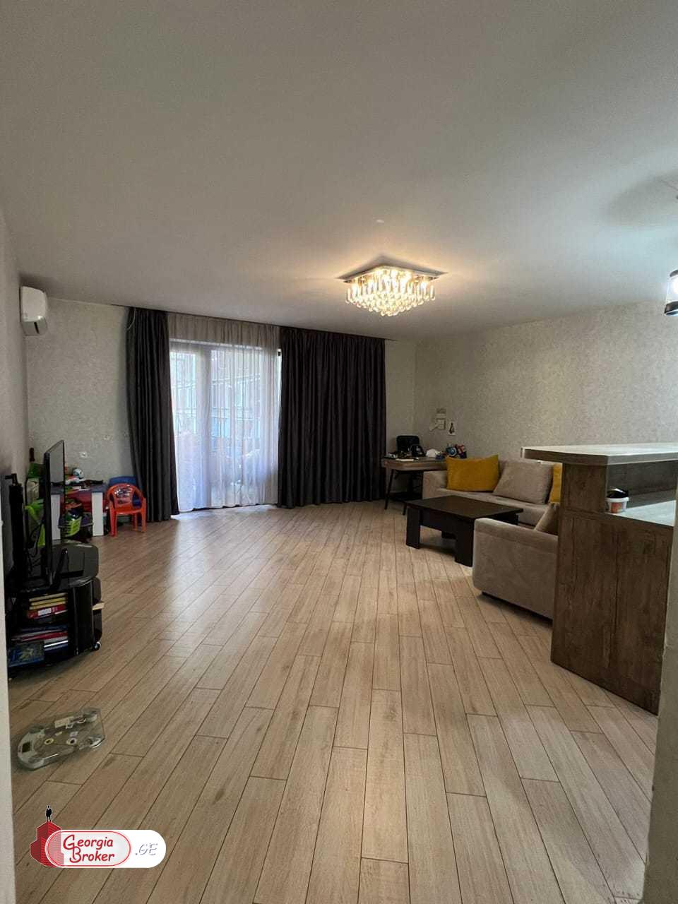 продается квартира с новым ремонтом 3-комнаты