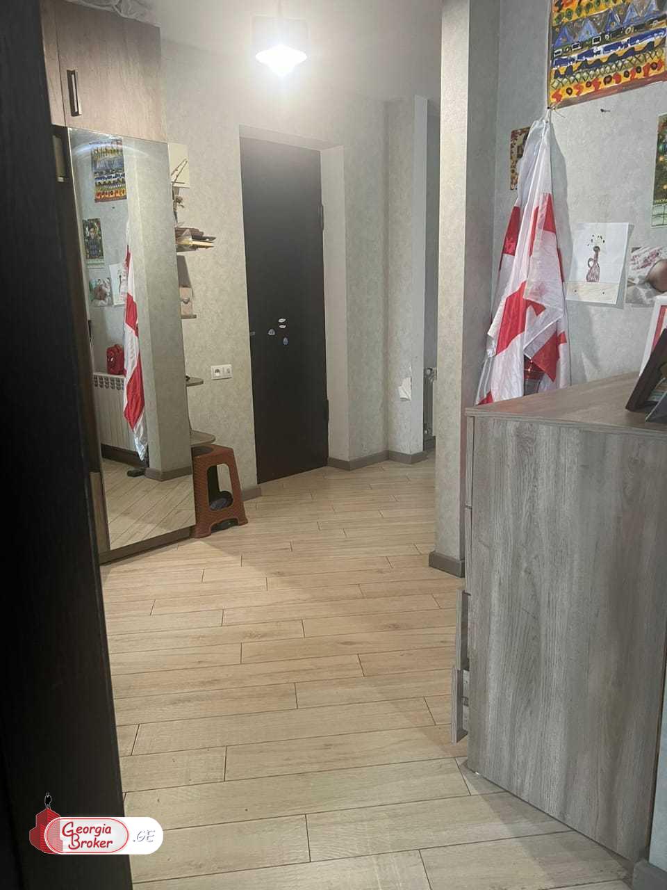 продается квартира с новым ремонтом 3-комнаты