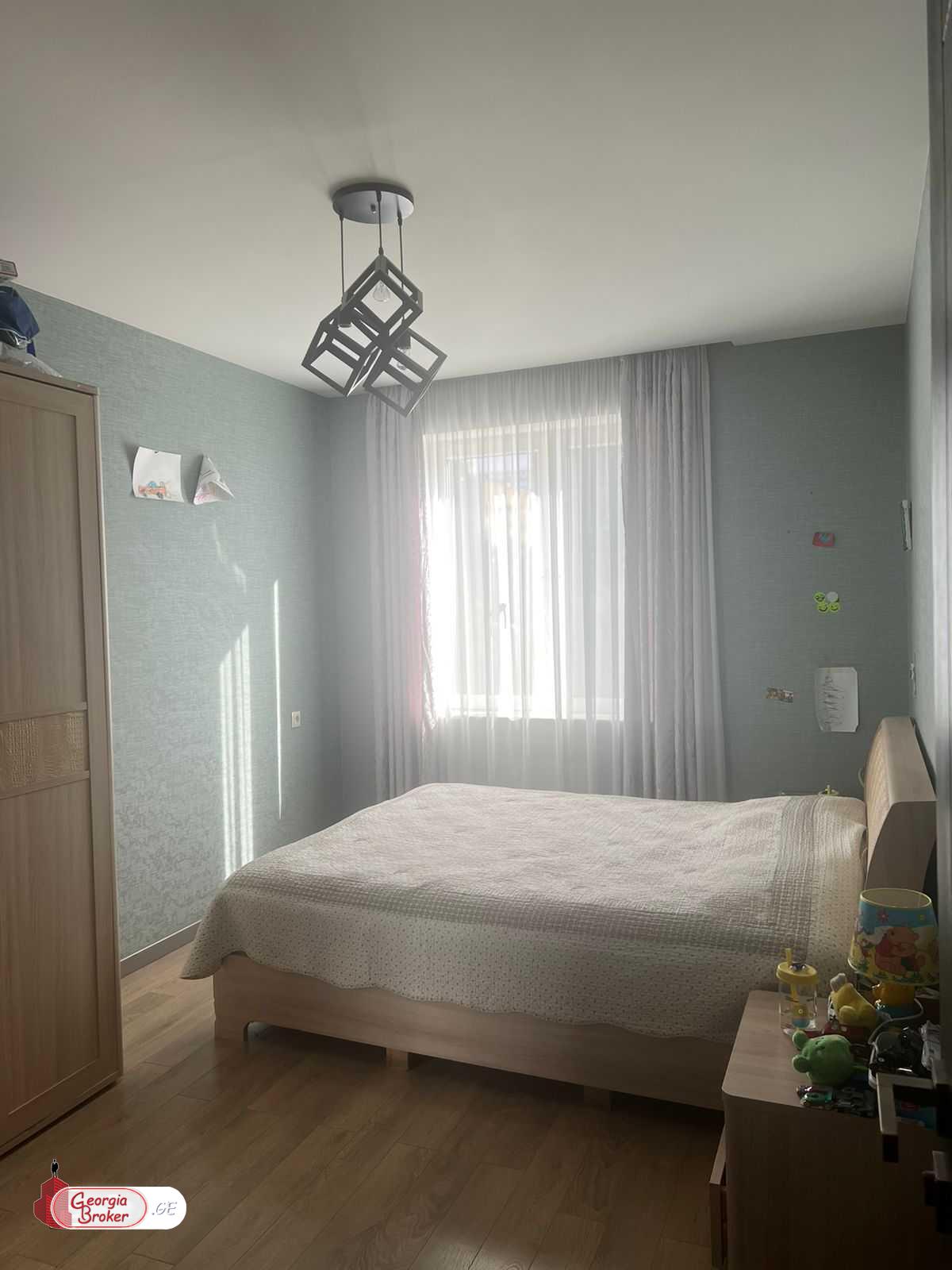 продается квартира с новым ремонтом 3-комнаты