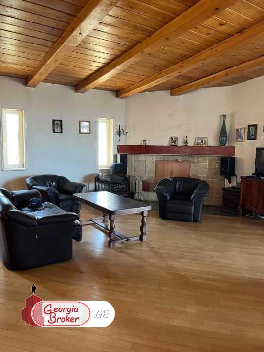 იყიდება ახალი გარემონტებული 8 ოთახიანი ბინა